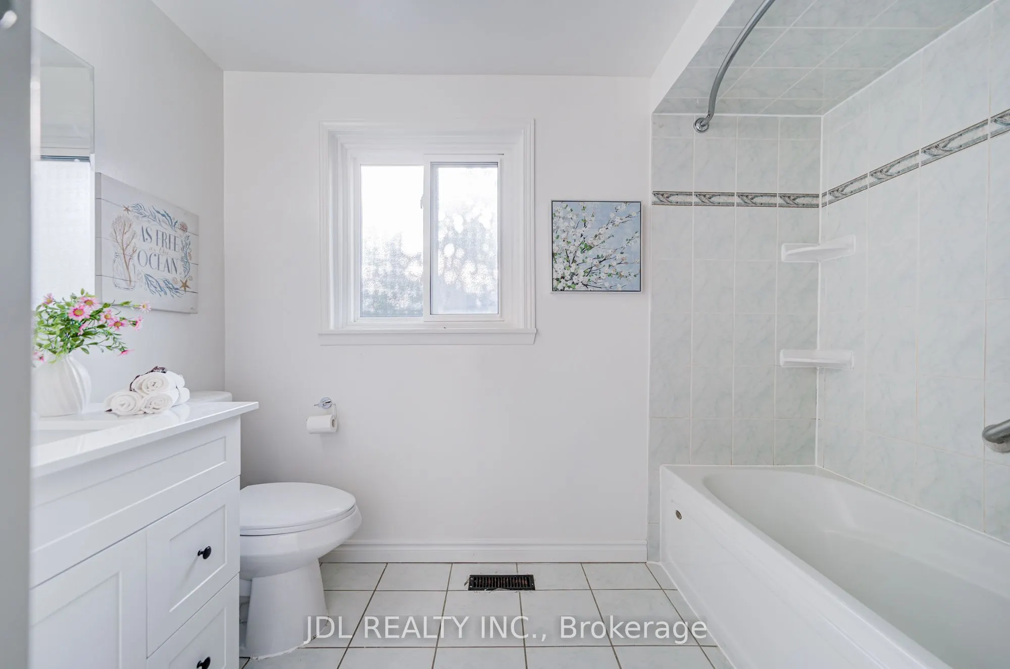 6 Norhead Avenue