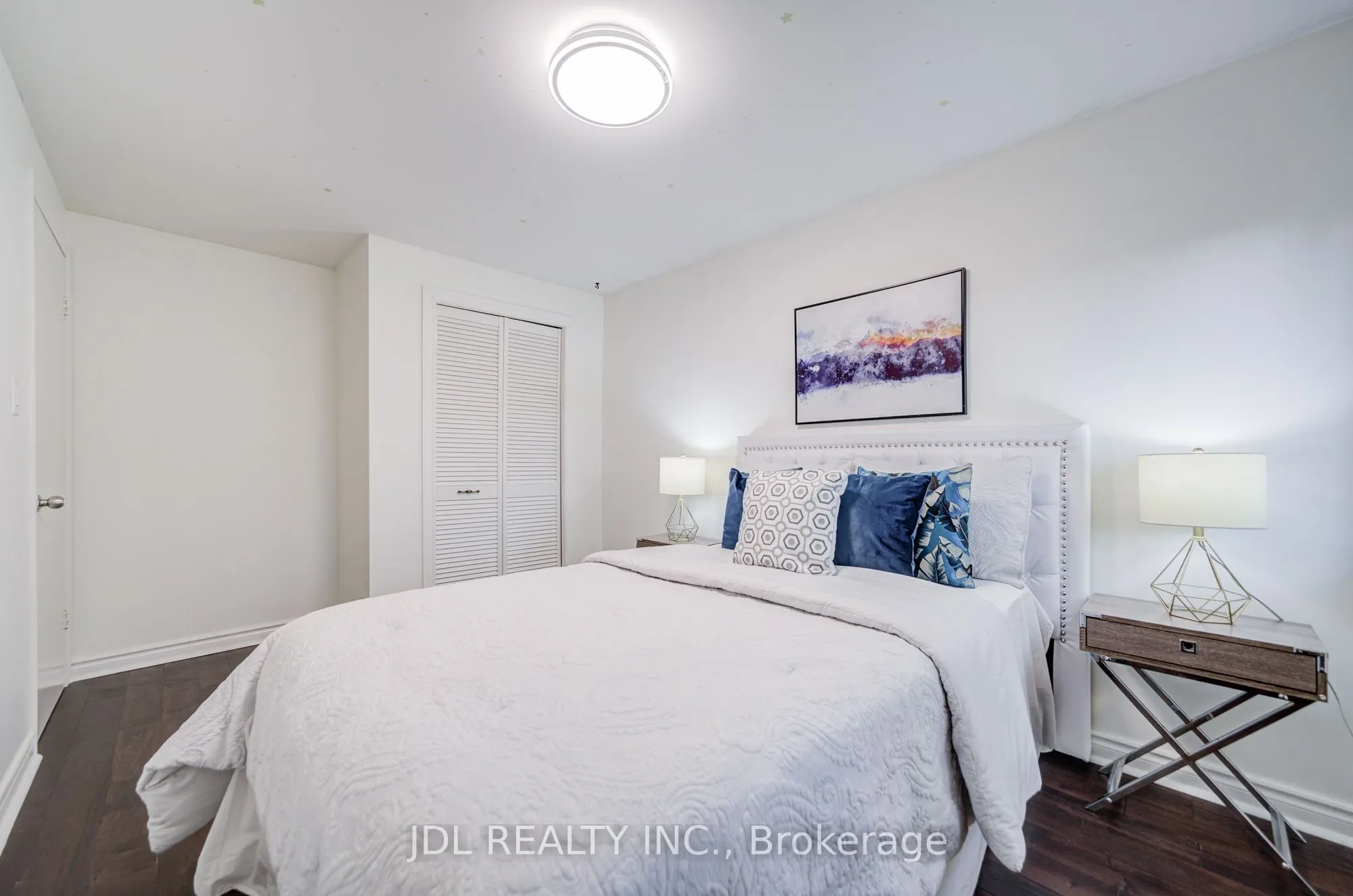 6 Norhead Avenue