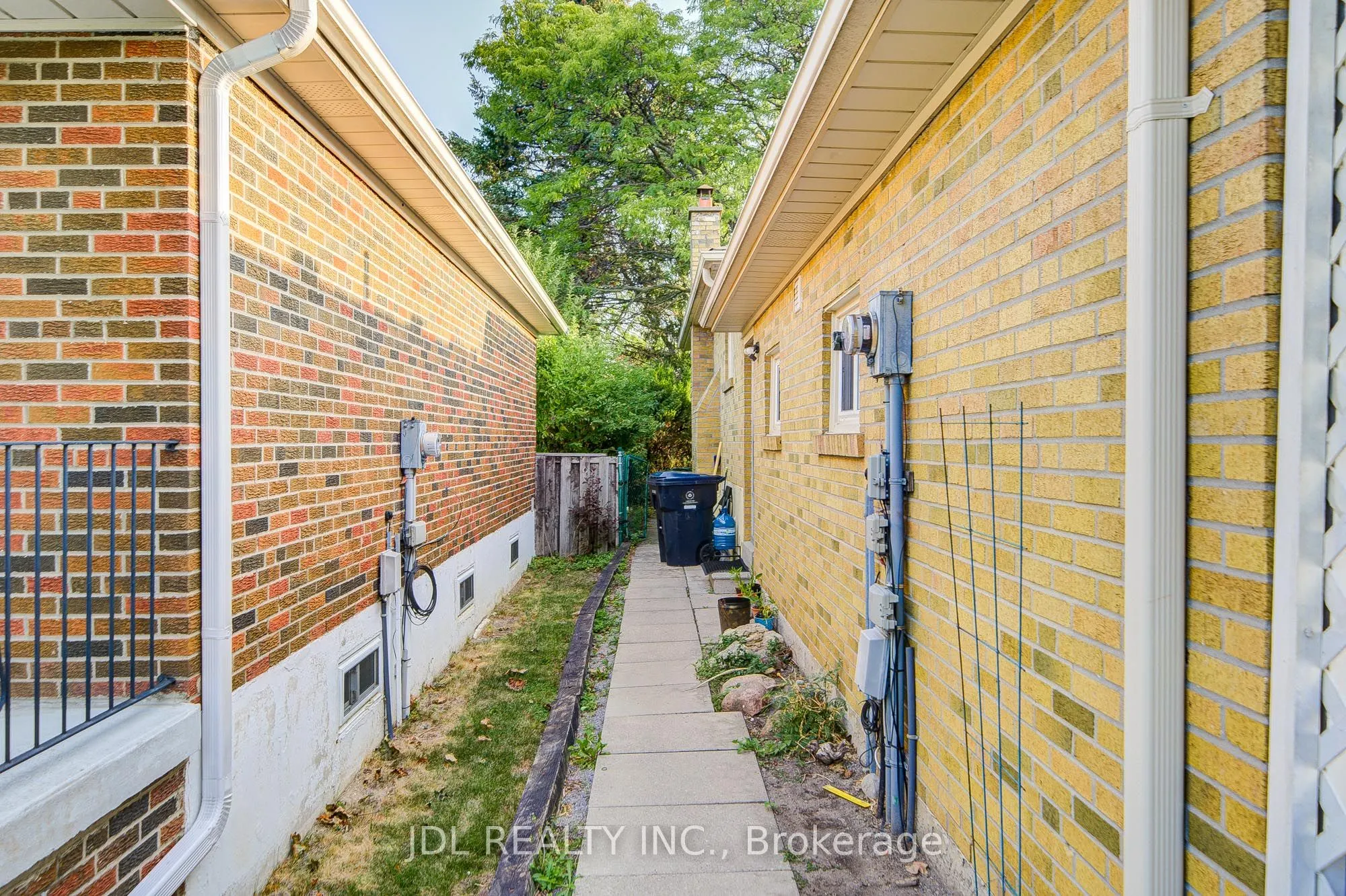 6 Norhead Avenue