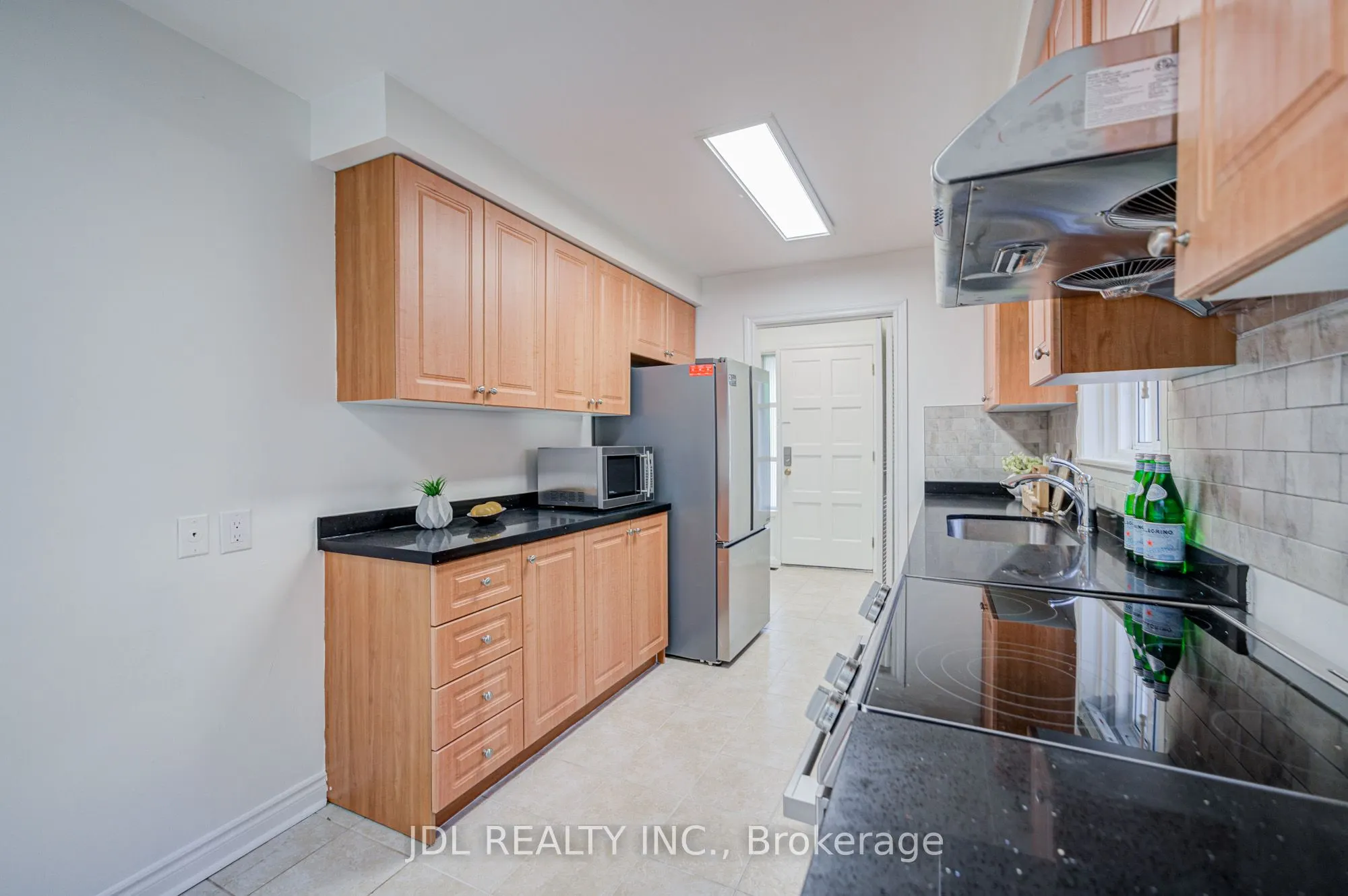 6 Norhead Avenue