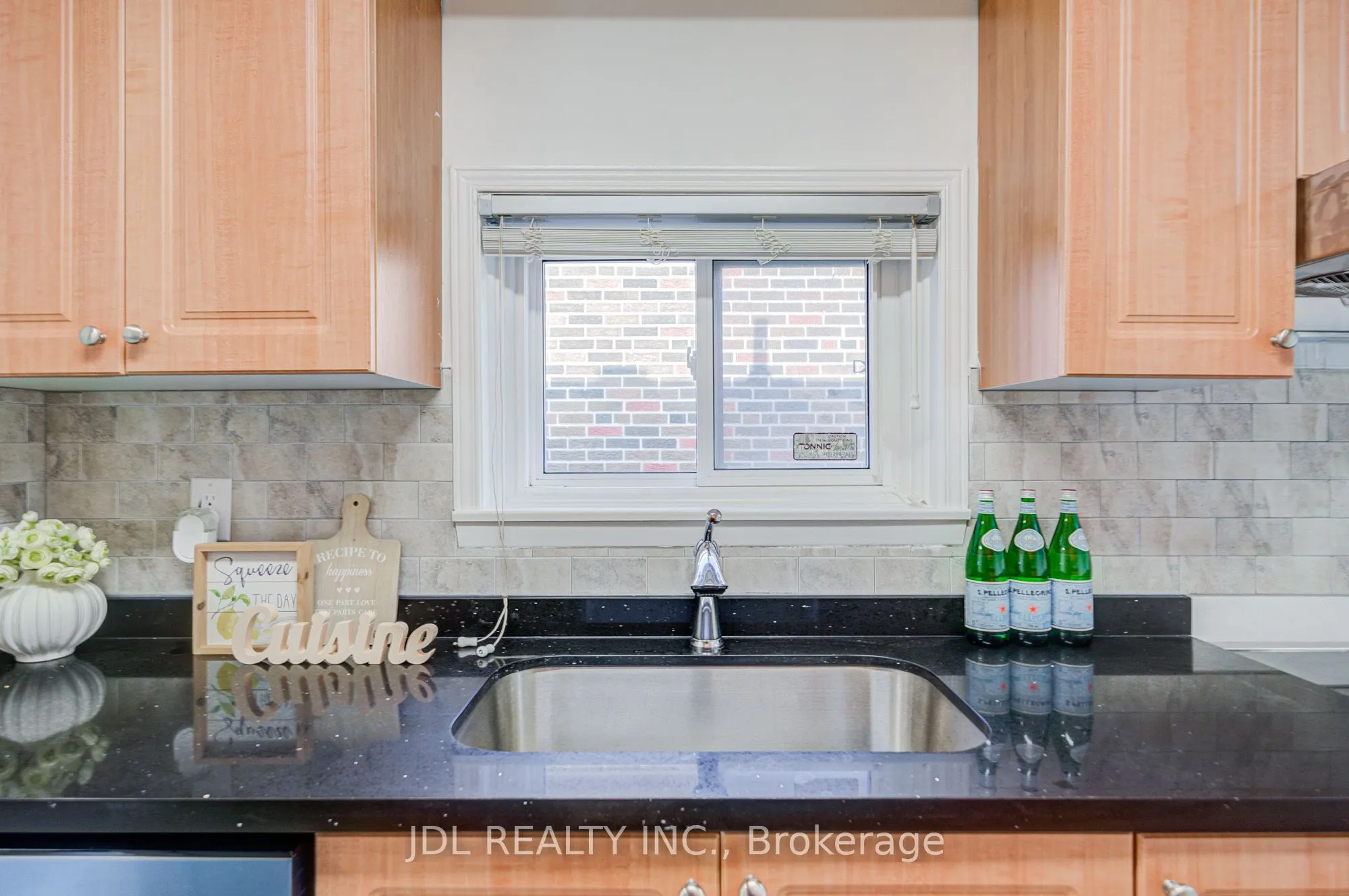 6 Norhead Avenue