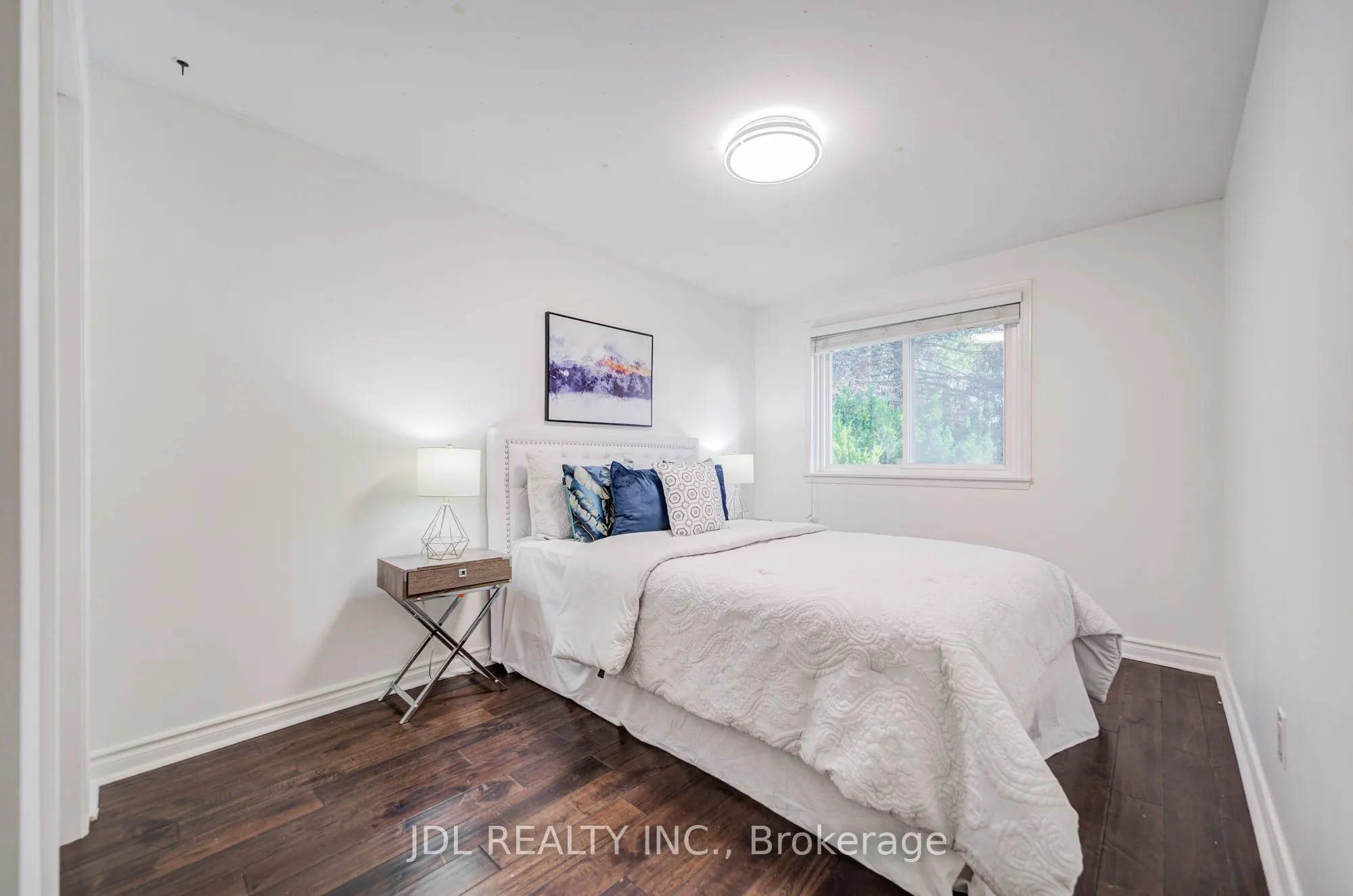 6 Norhead Avenue