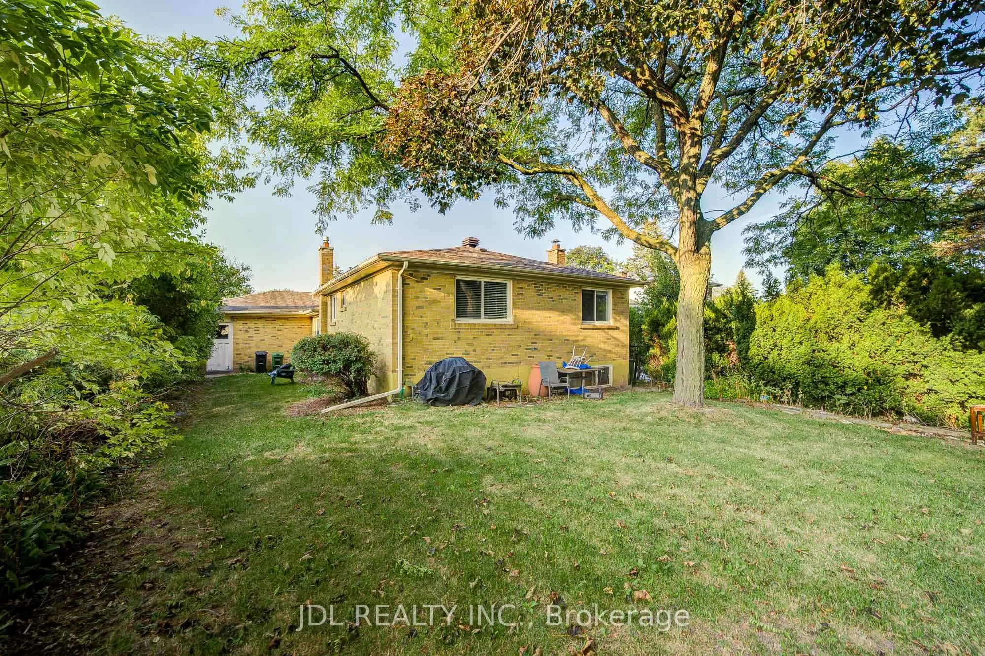 6 Norhead Avenue