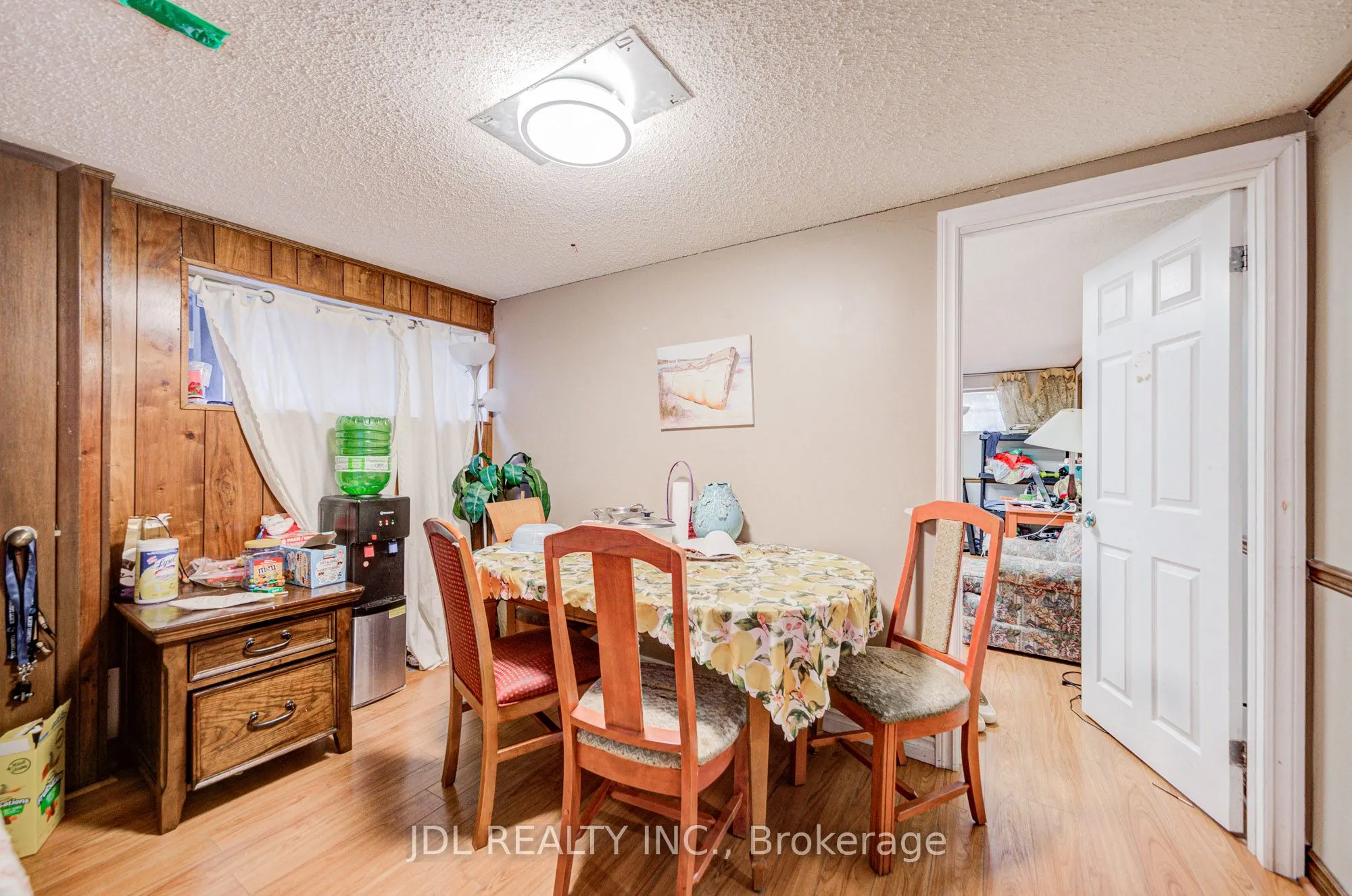 6 Norhead Avenue