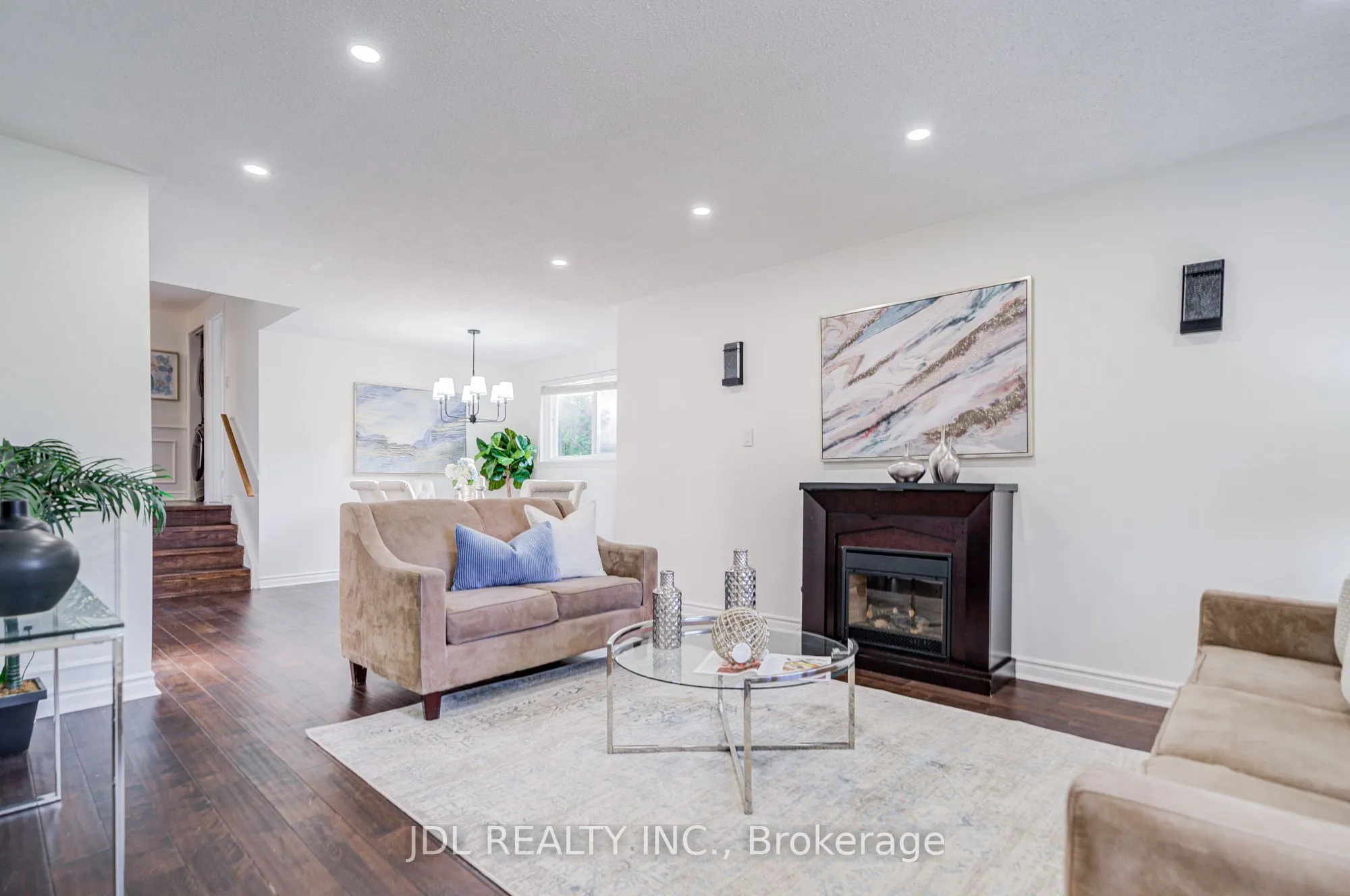 6 Norhead Avenue