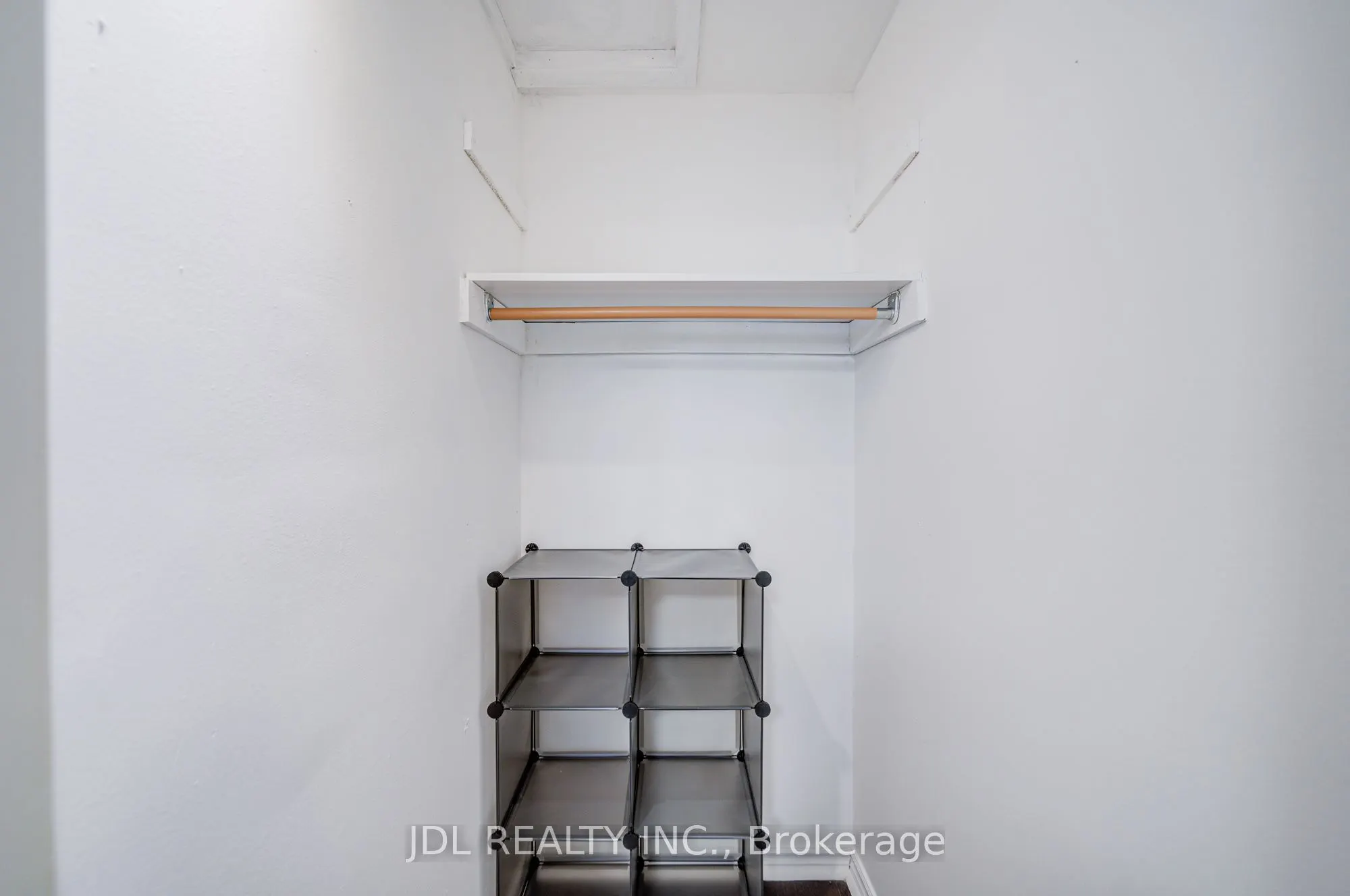 6 Norhead Avenue