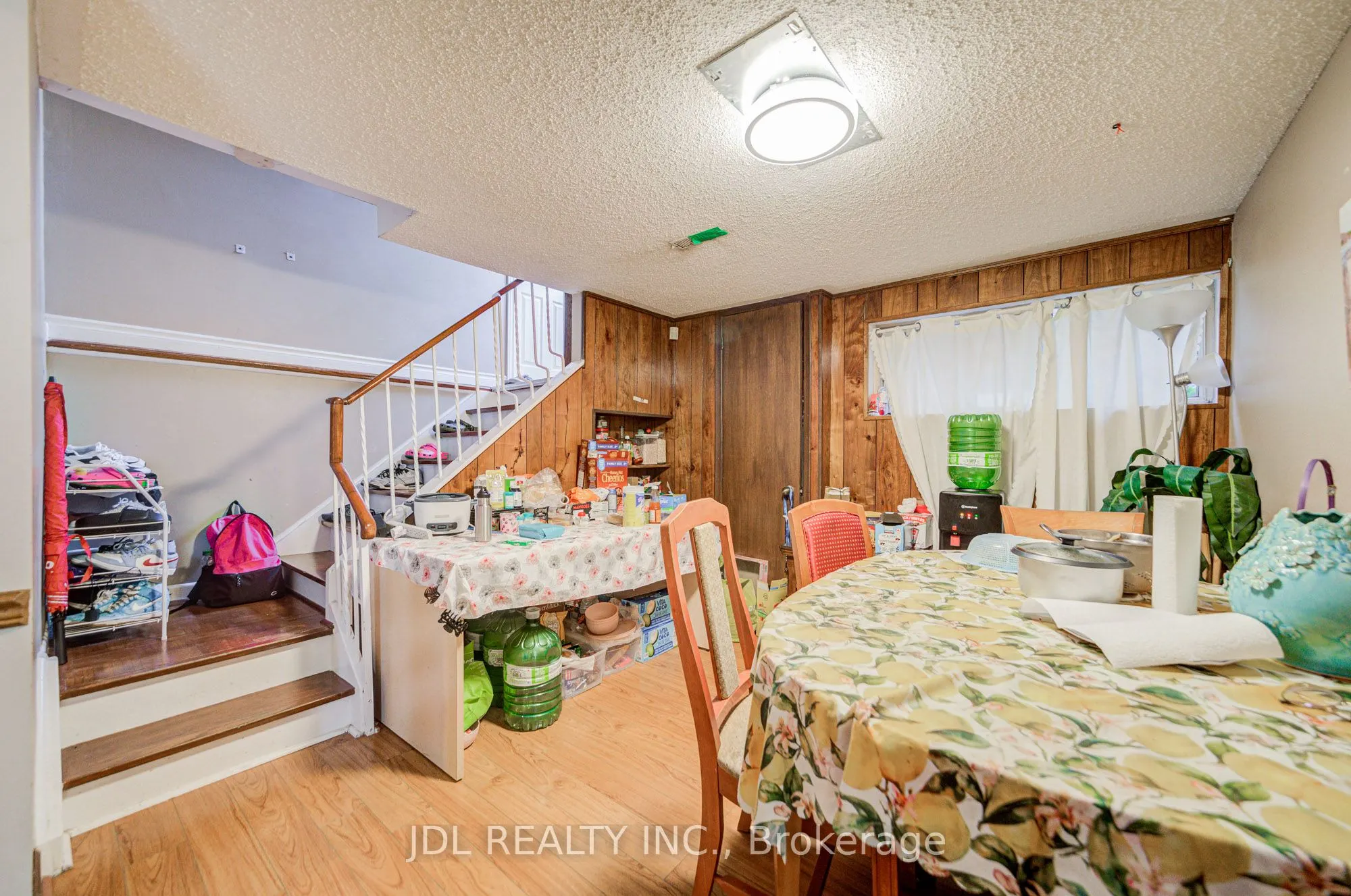 6 Norhead Avenue