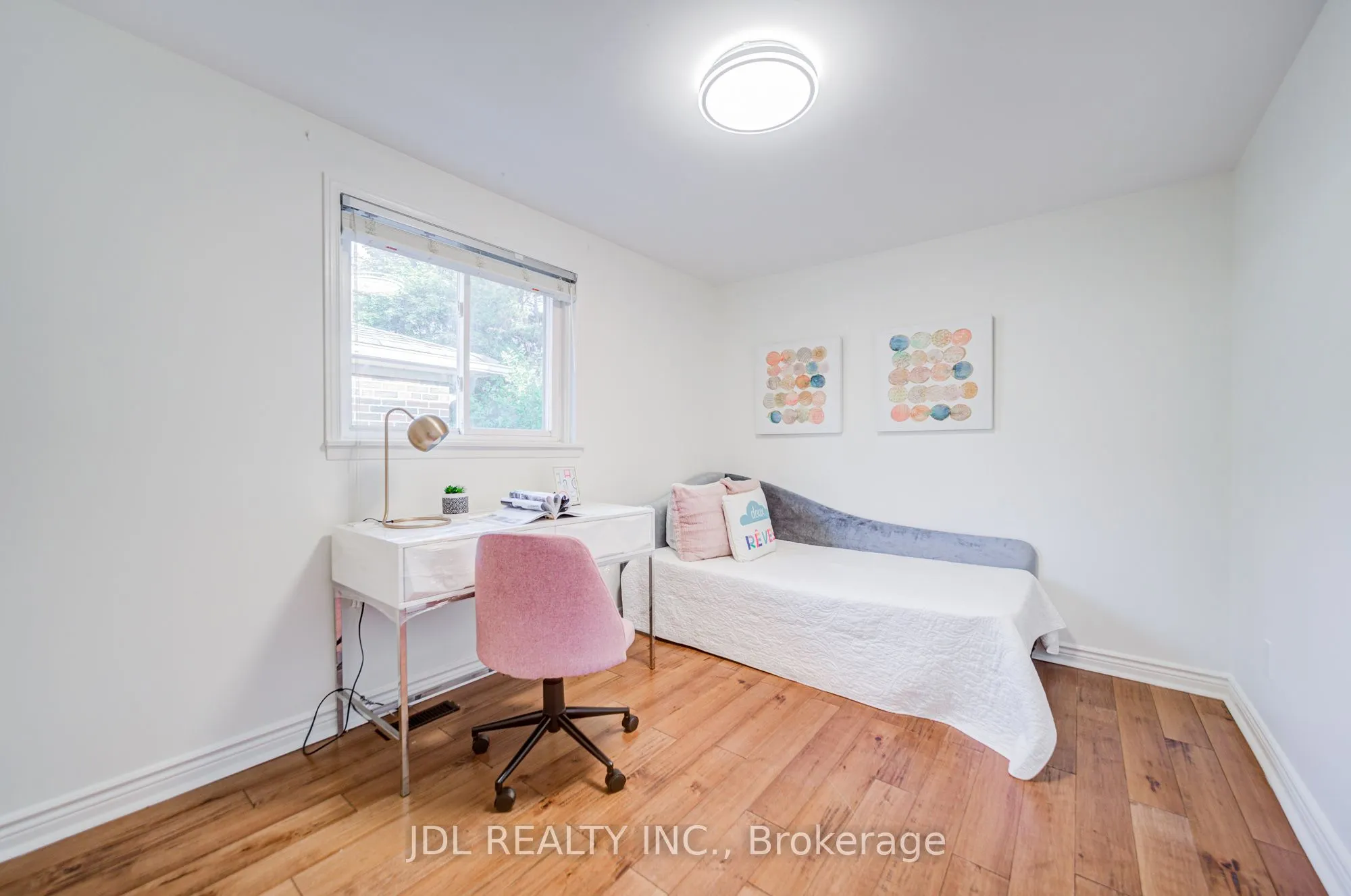 6 Norhead Avenue