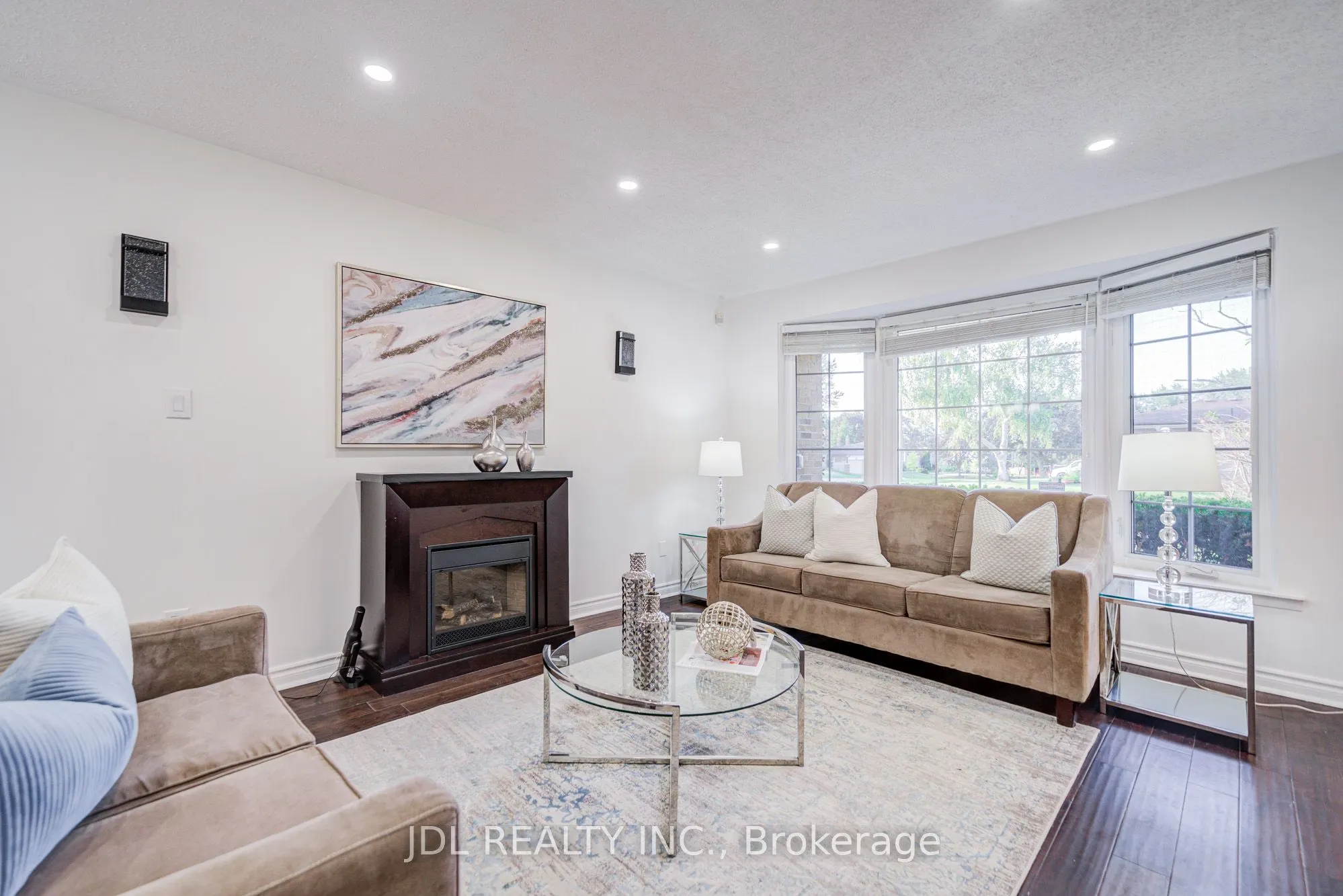 6 Norhead Avenue