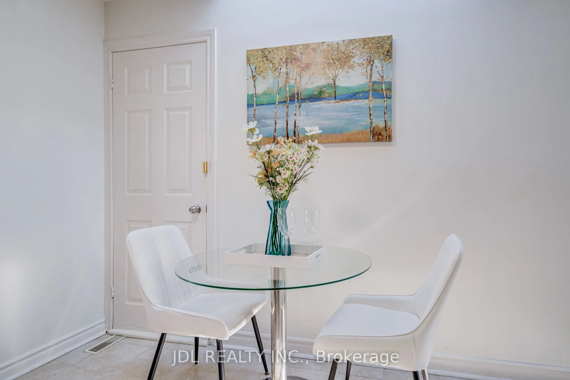 6 Norhead Avenue