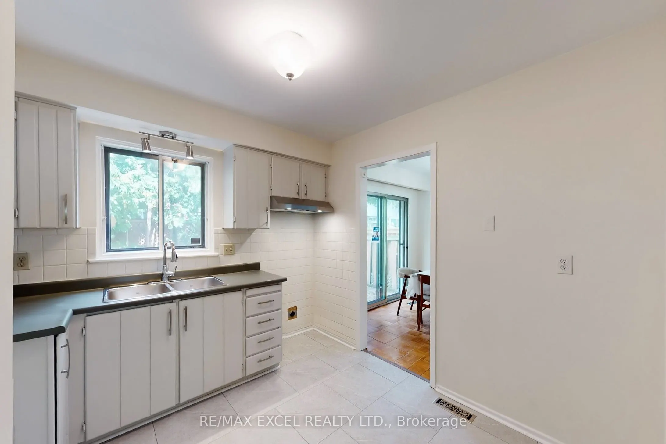 161 Carolbreen Square