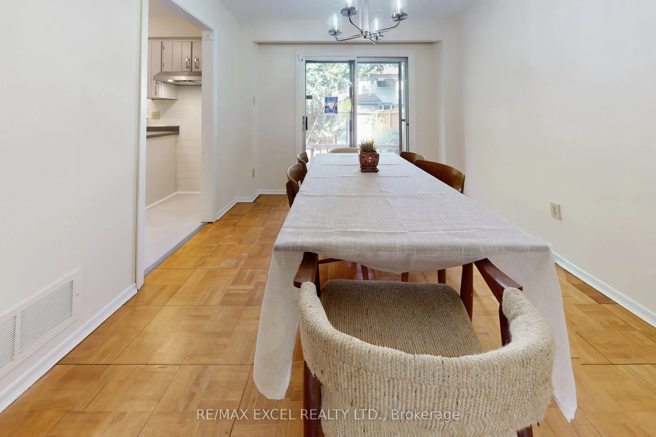 161 Carolbreen Square