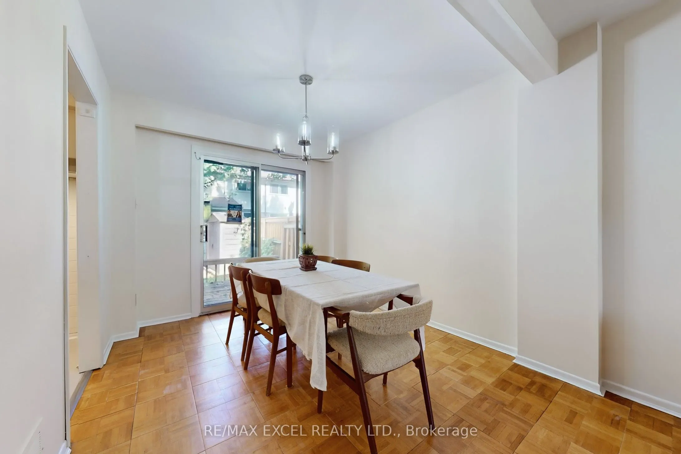 161 Carolbreen Square