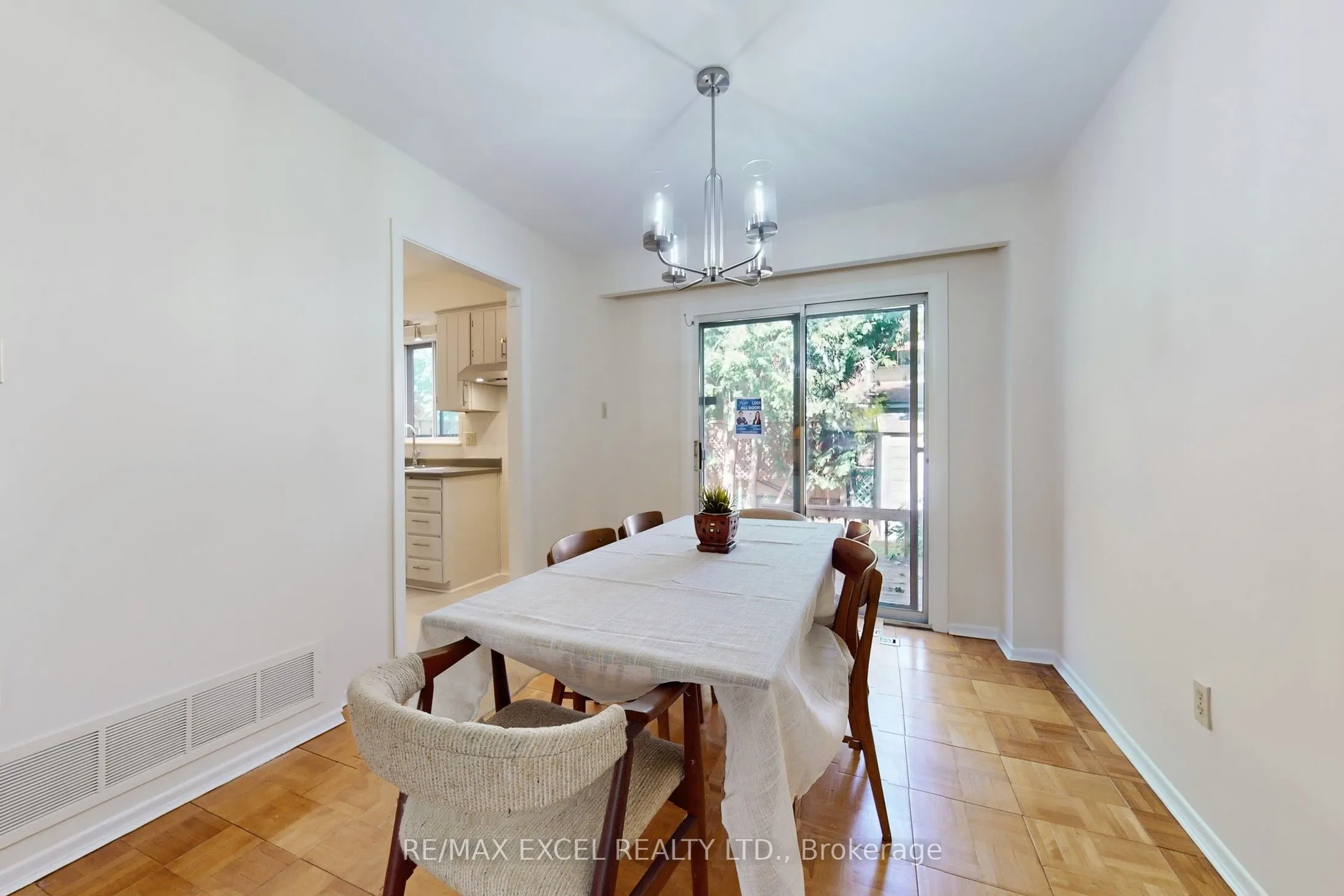 161 Carolbreen Square