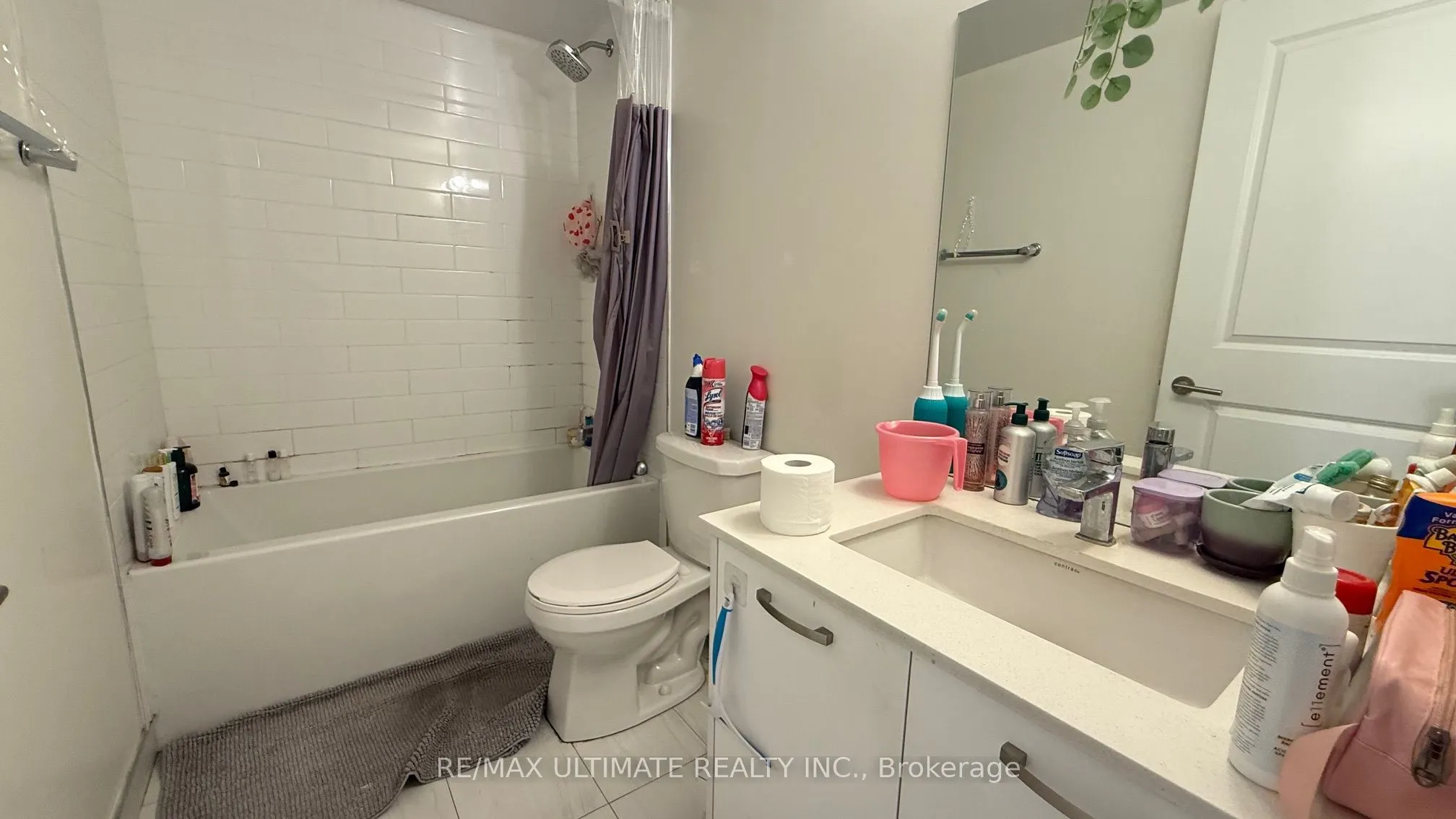 1630 Queen Street E, #301