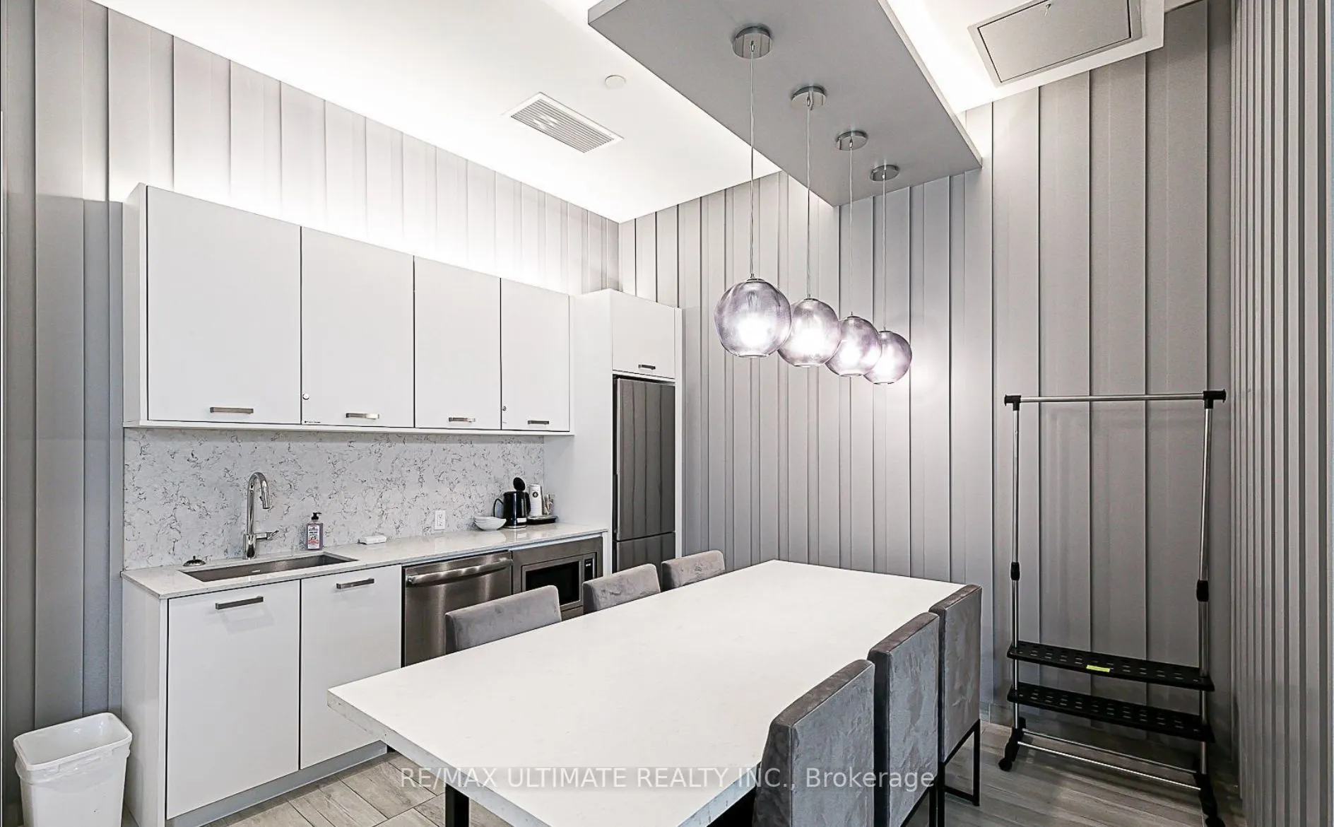 1630 Queen Street E, #301