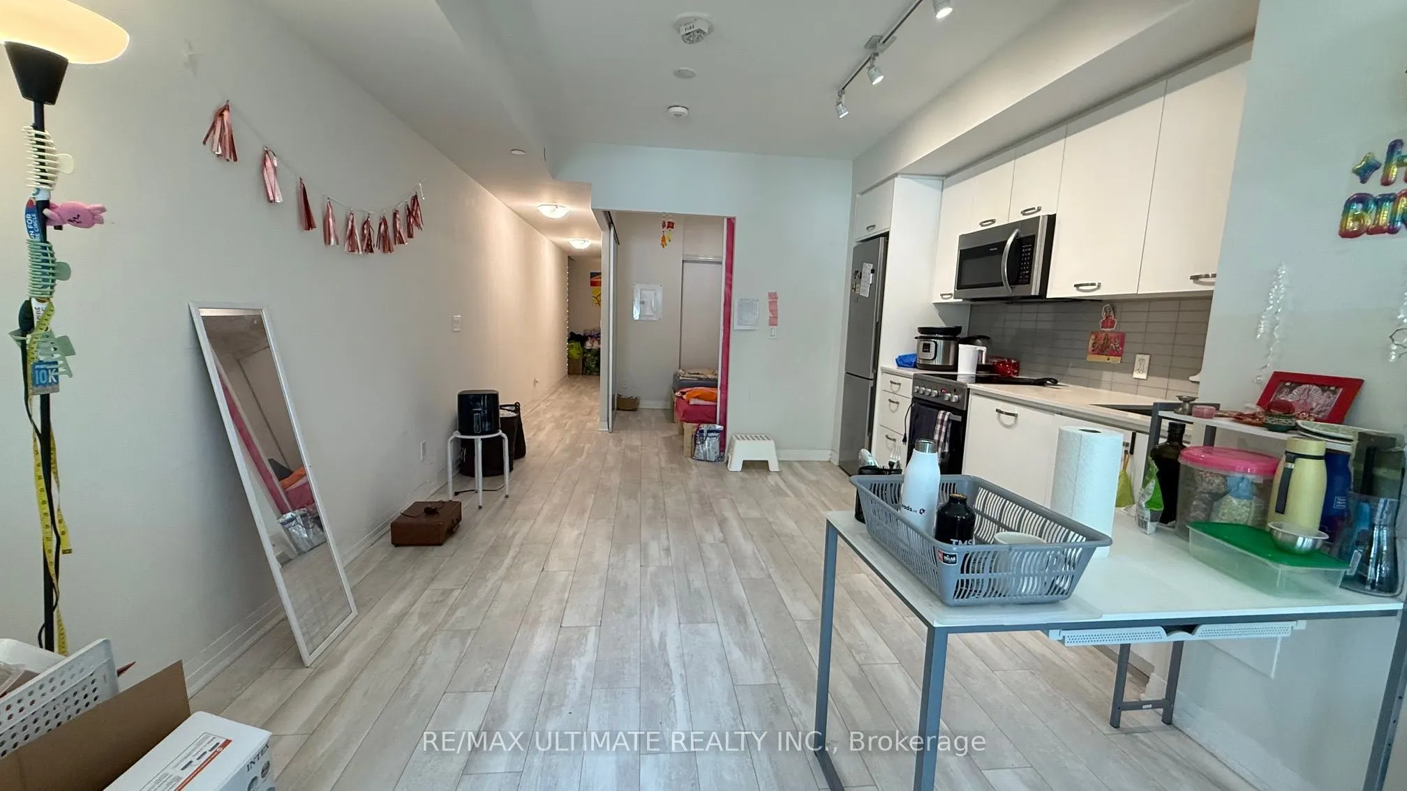 1630 Queen Street E, #301