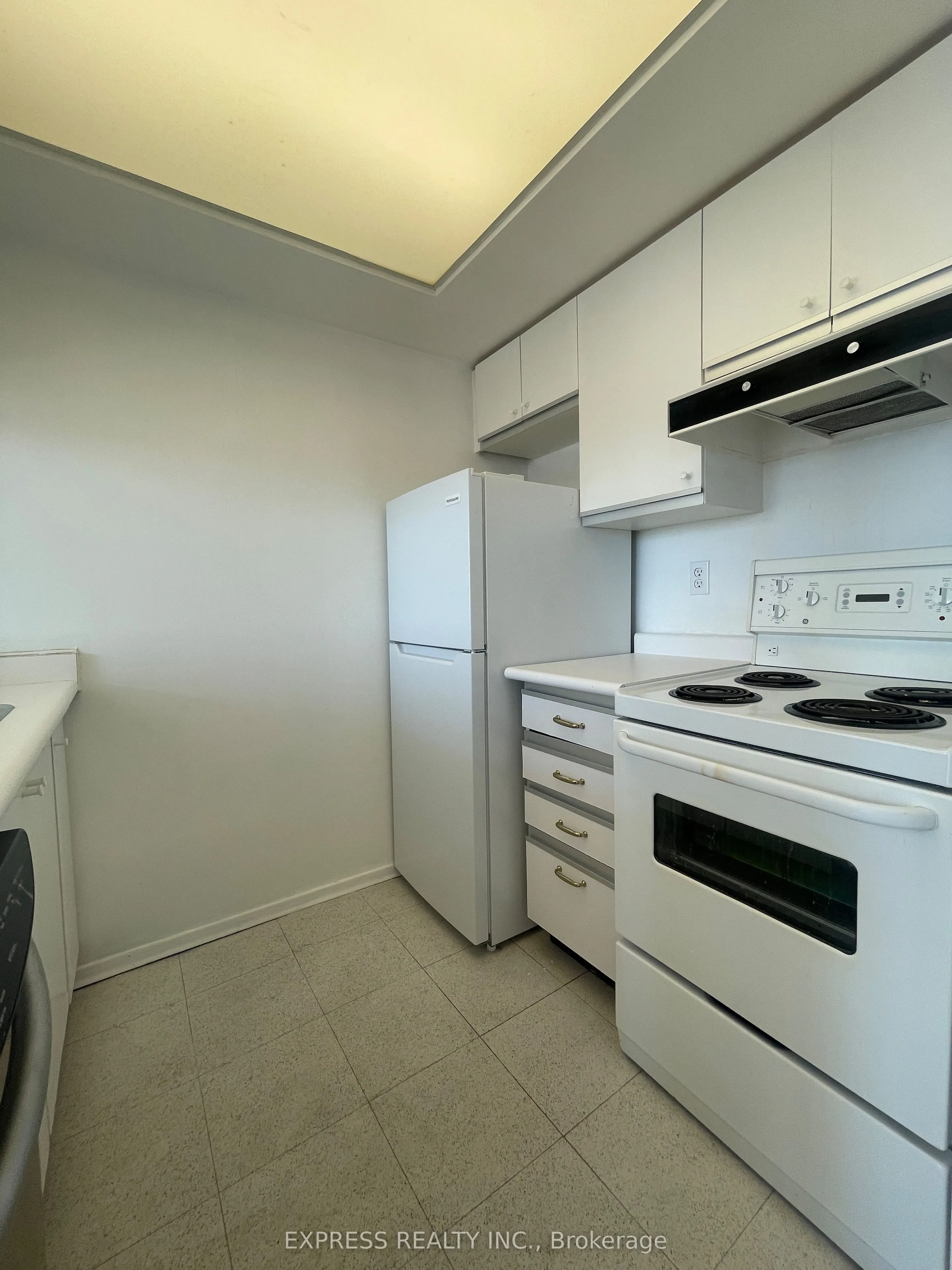 2460 Eglinton Avenue E, #917