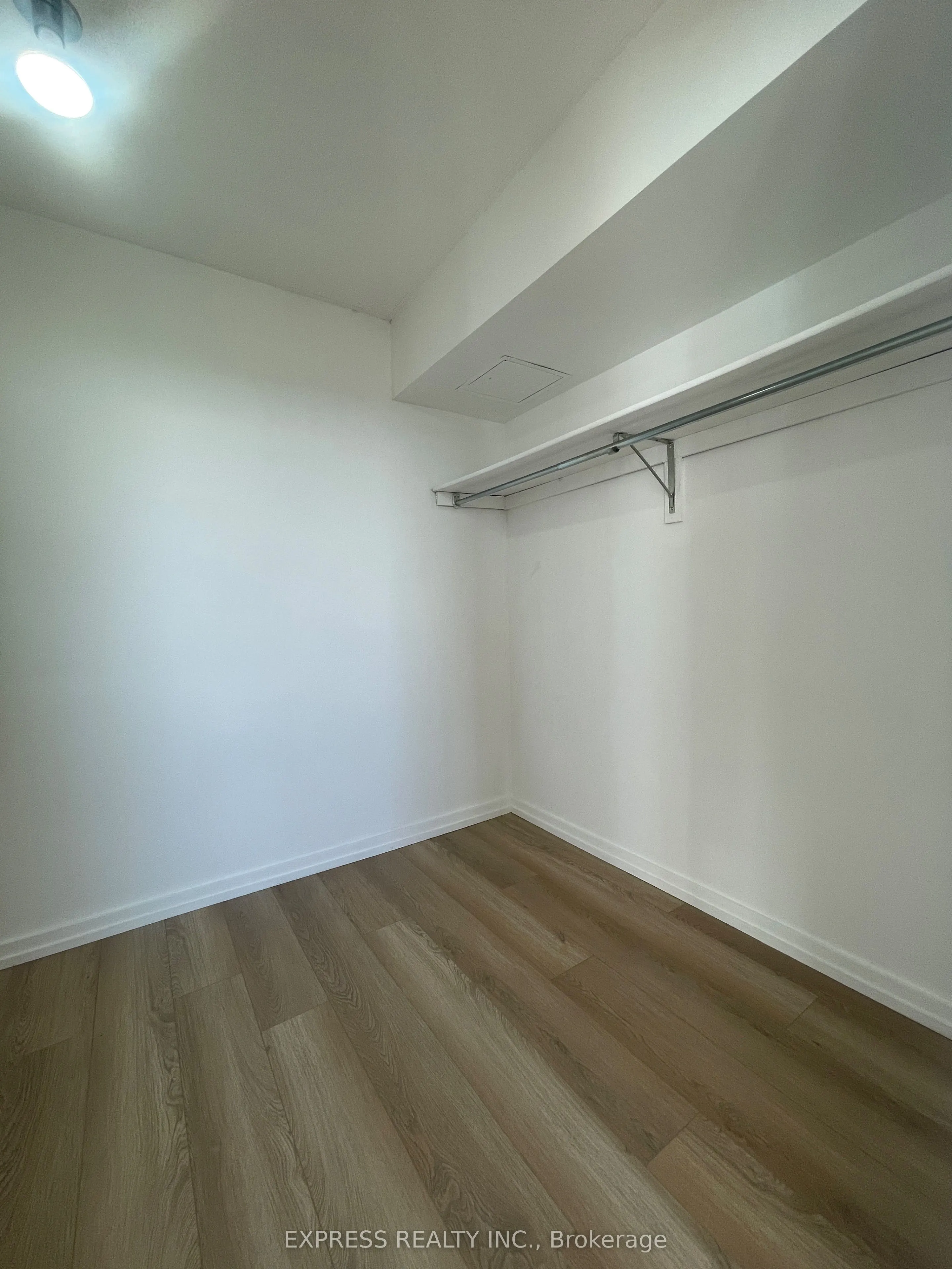 2460 Eglinton Avenue E, #917