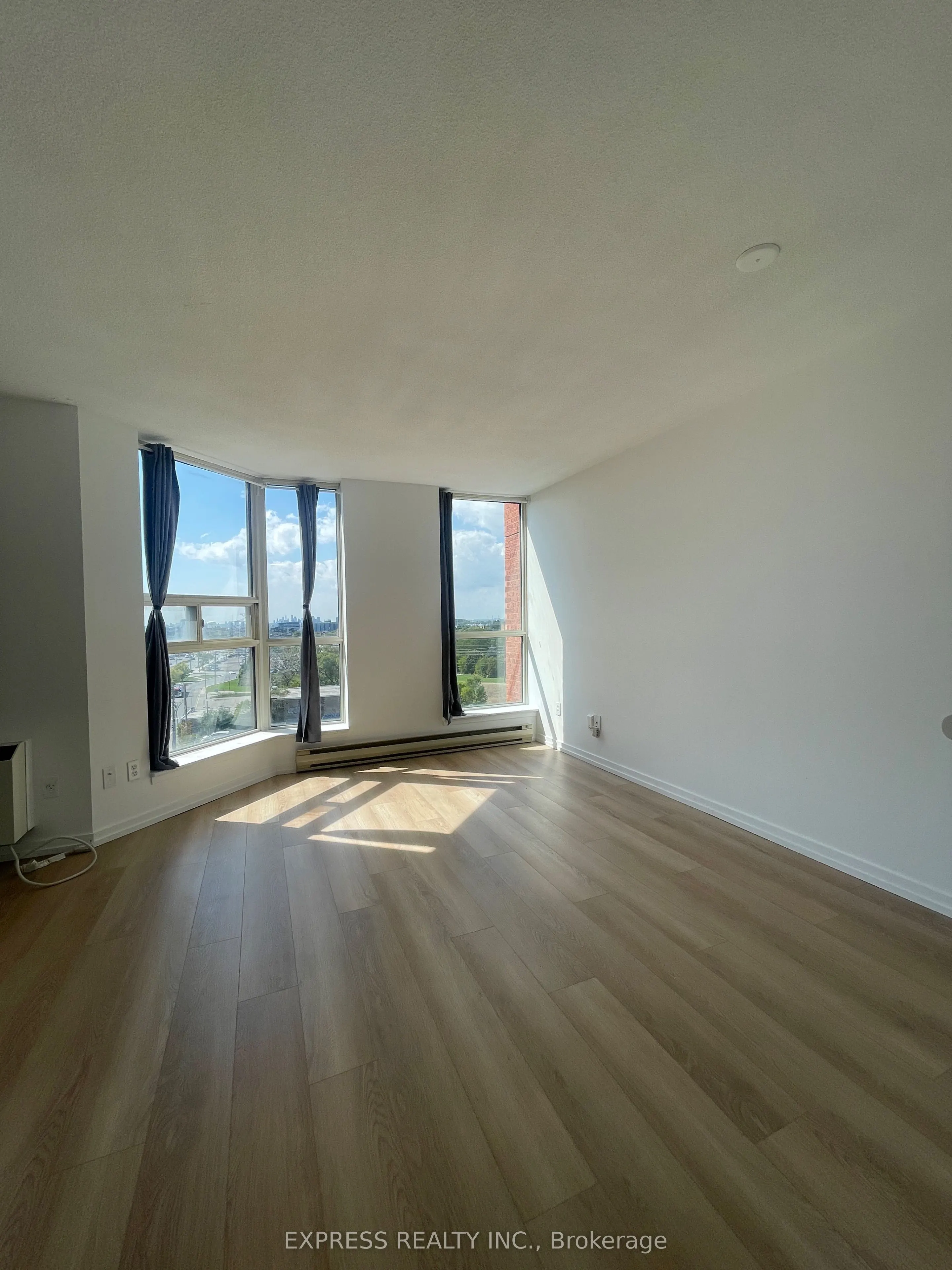 2460 Eglinton Avenue E, #917