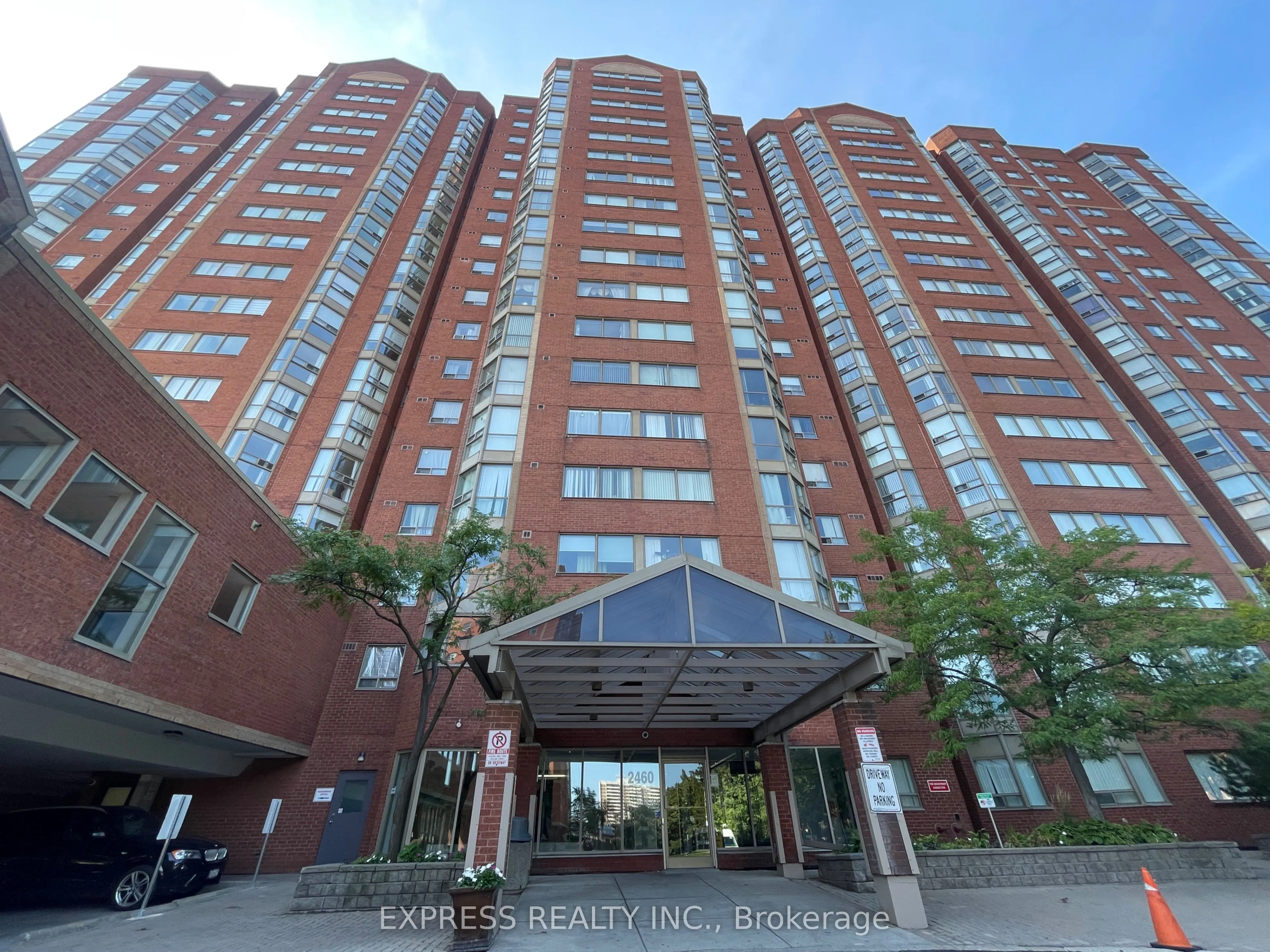 2460 Eglinton Avenue E, #917