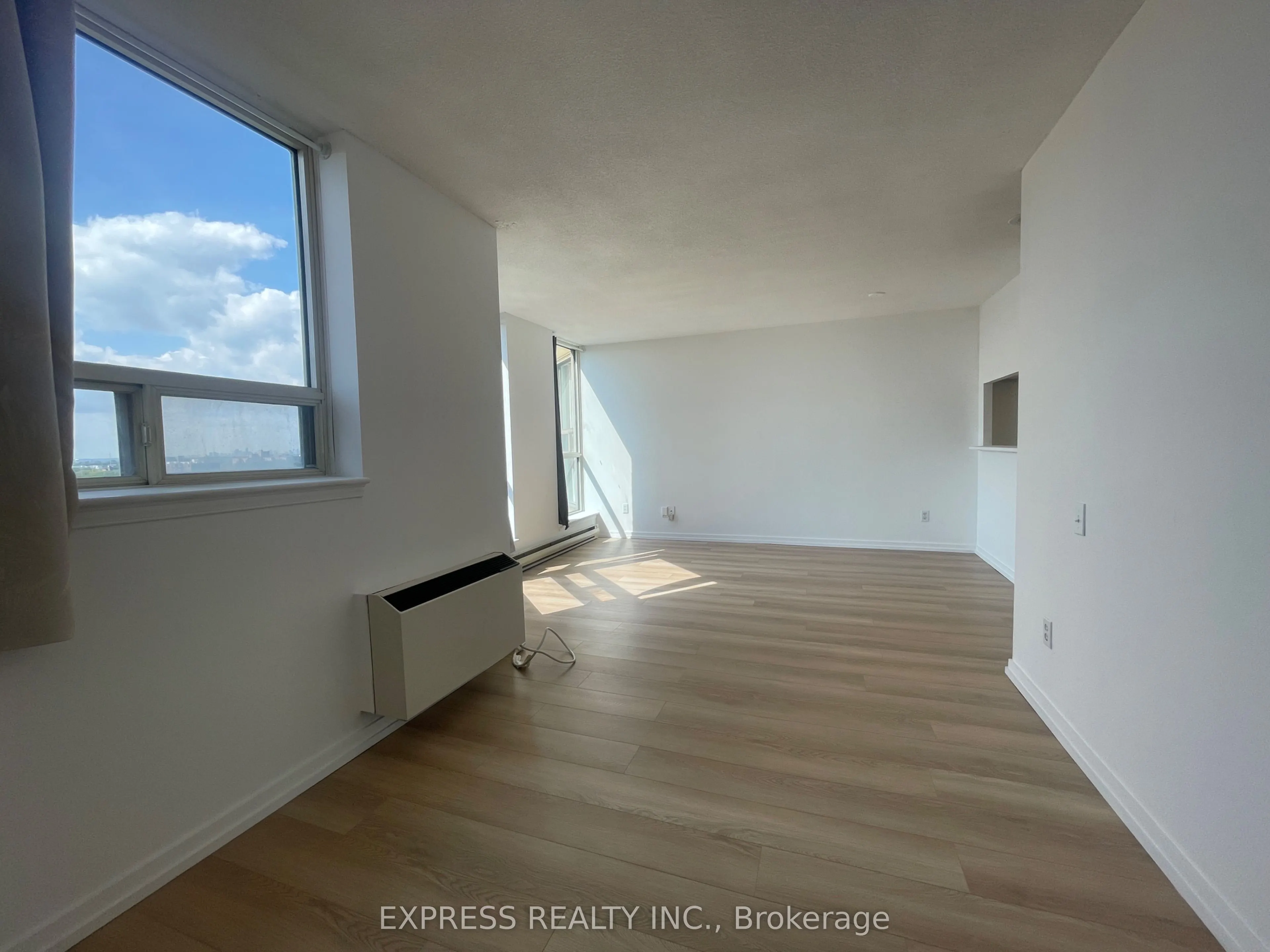 2460 Eglinton Avenue E, #917