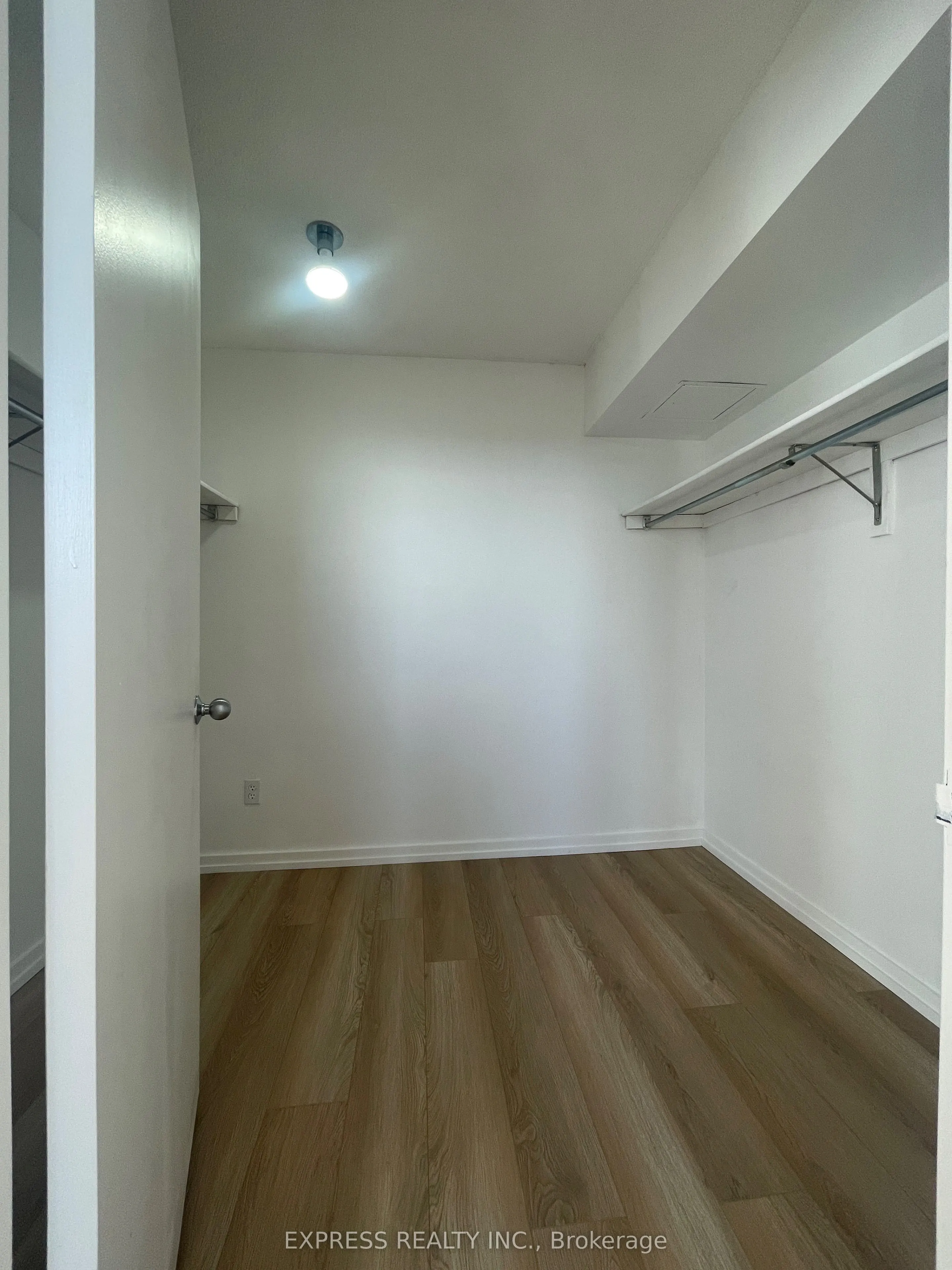 2460 Eglinton Avenue E, #917