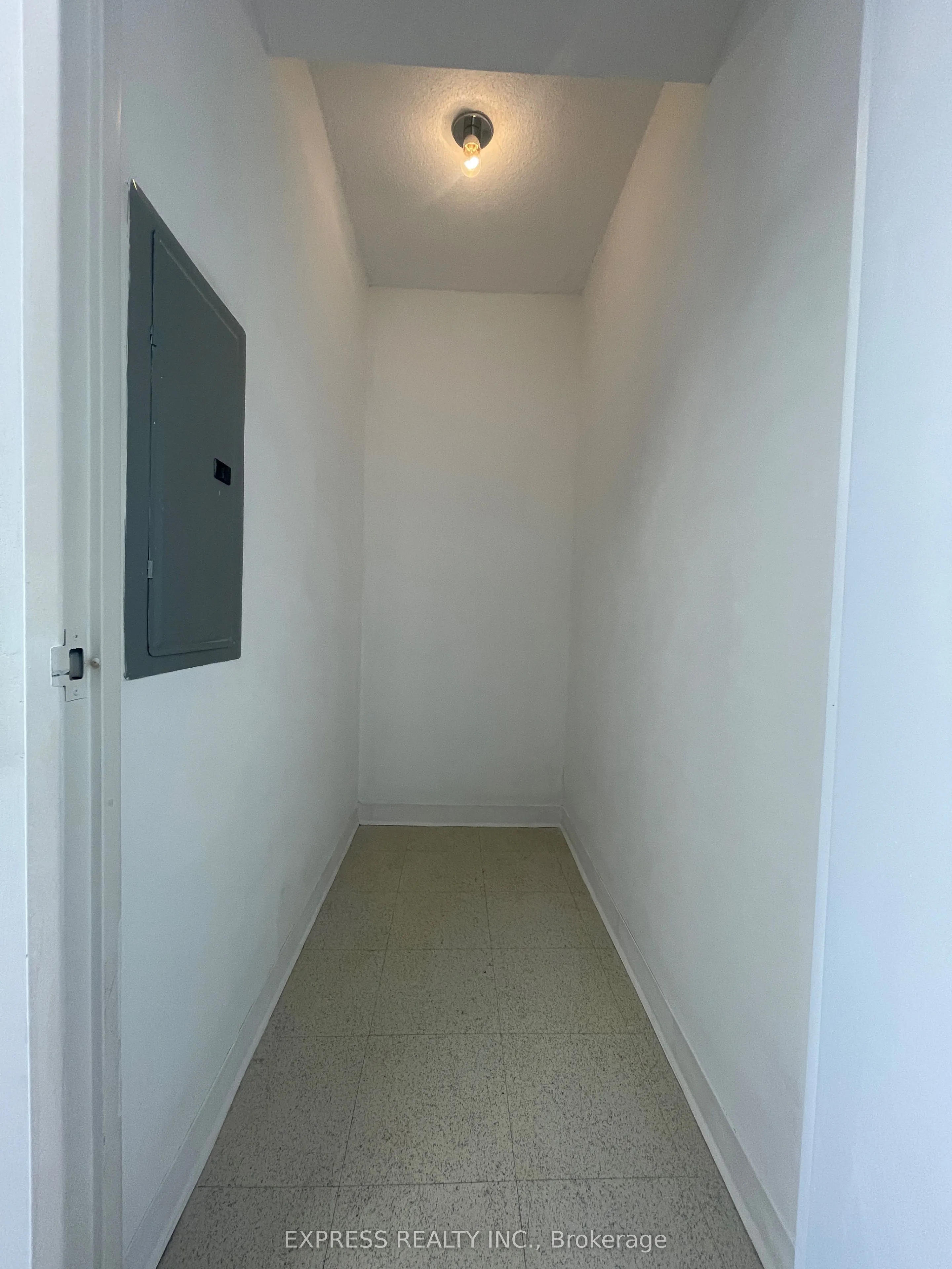 2460 Eglinton Avenue E, #917