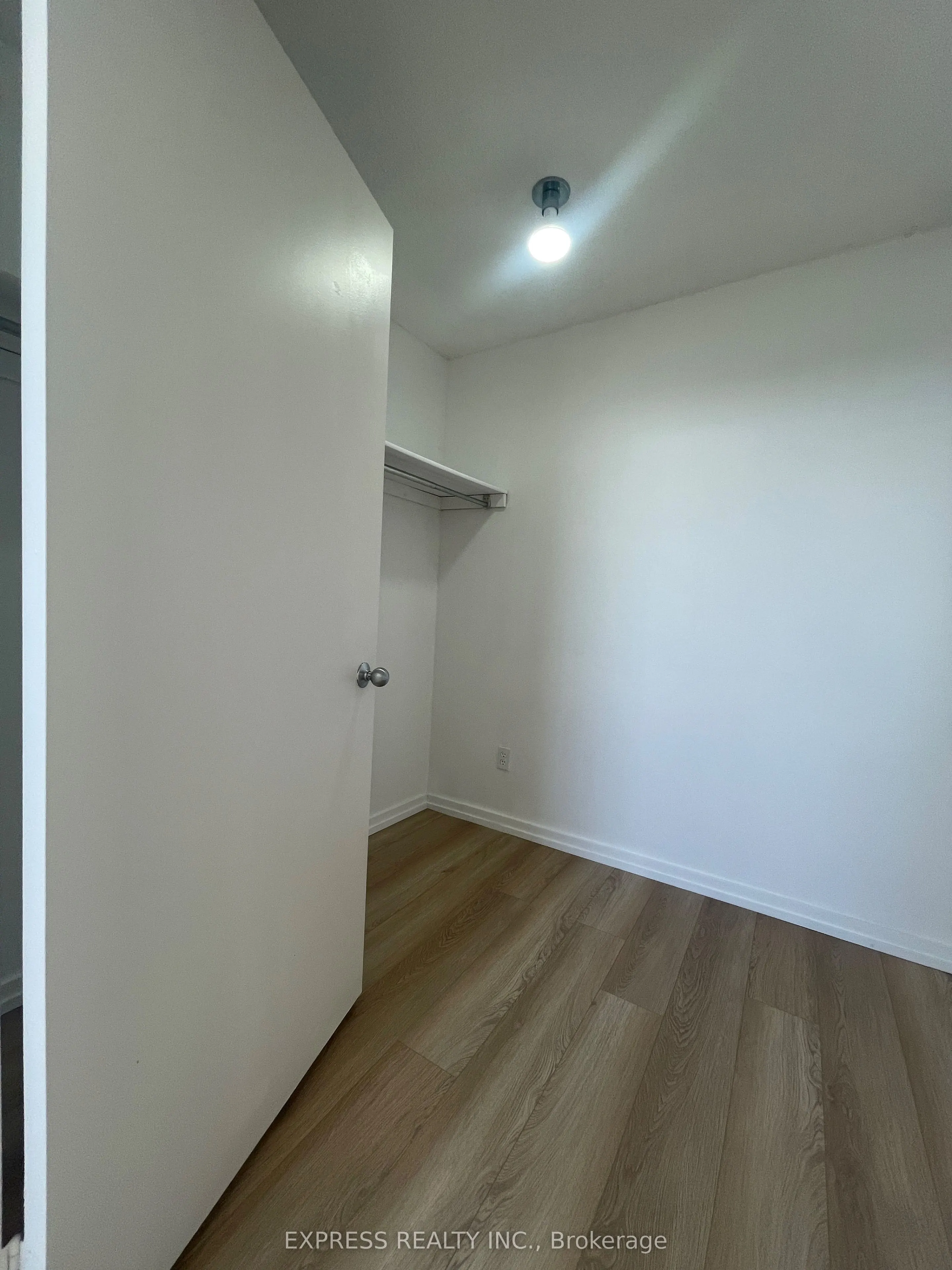2460 Eglinton Avenue E, #917