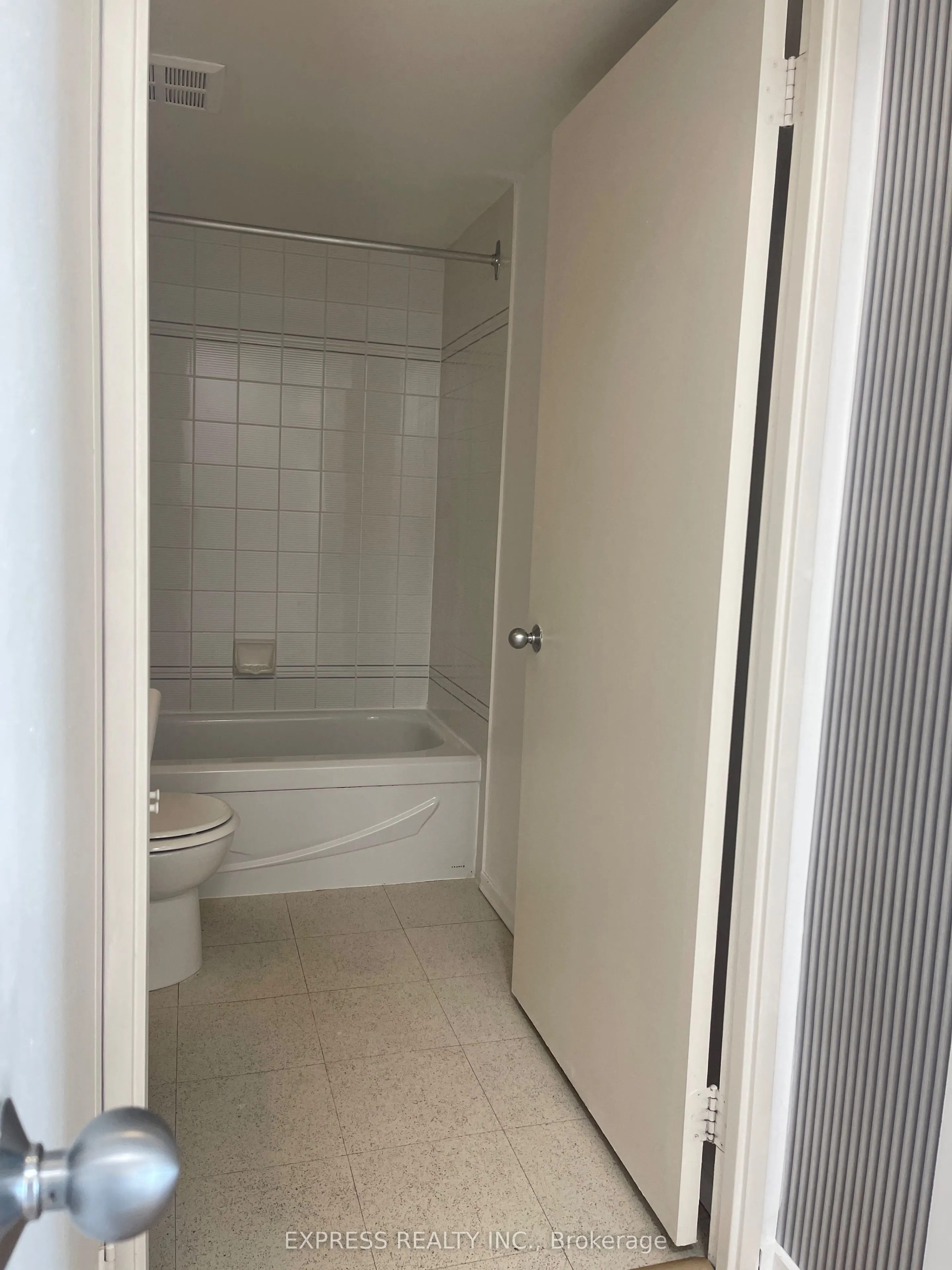 2460 Eglinton Avenue E, #917