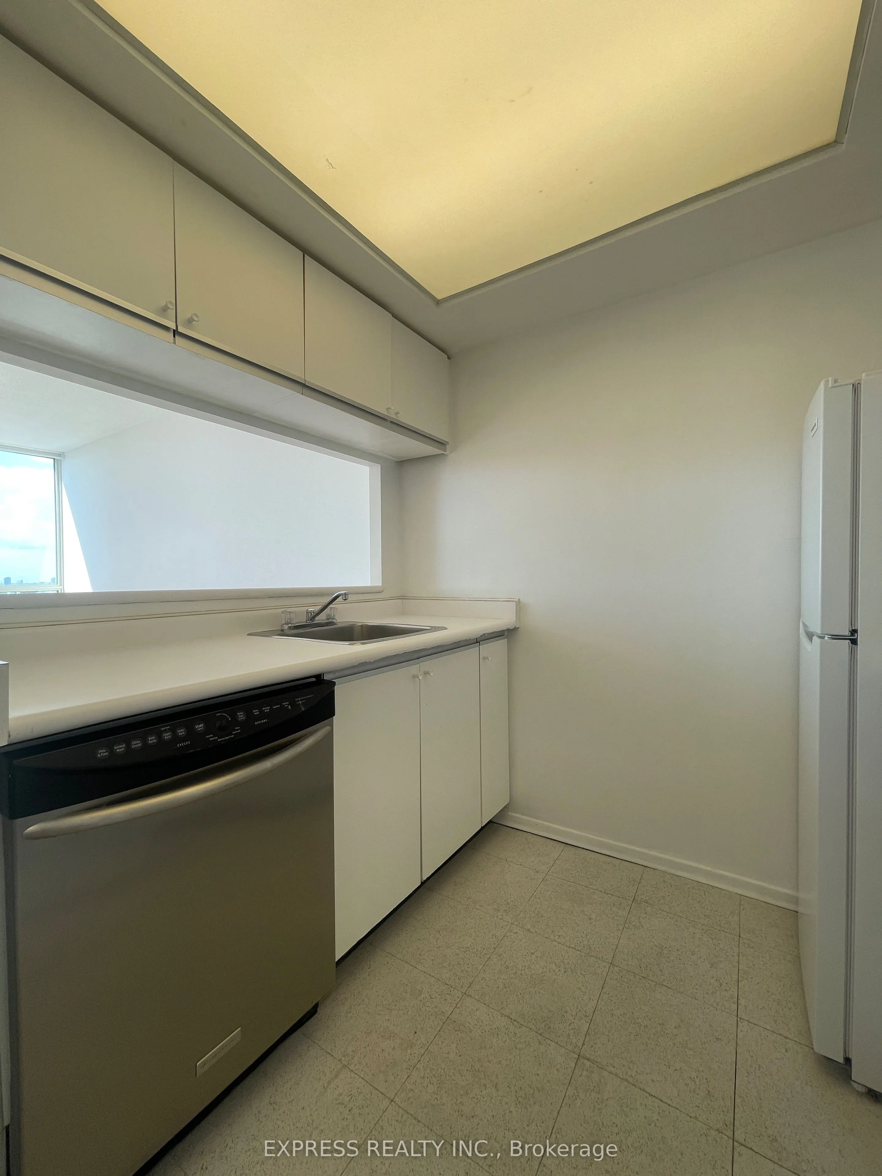 2460 Eglinton Avenue E, #917
