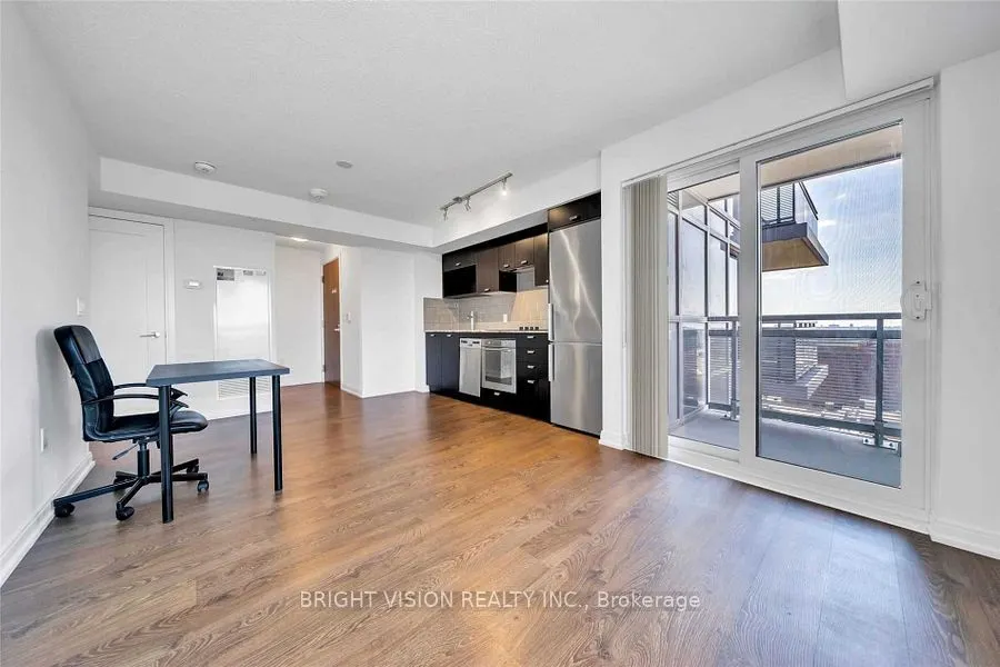 275 Village Green Square, #1922