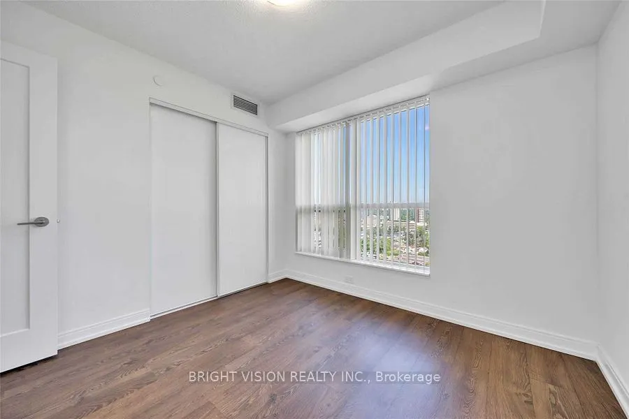 275 Village Green Square, #1922