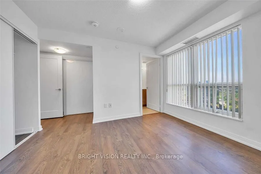 275 Village Green Square, #1922