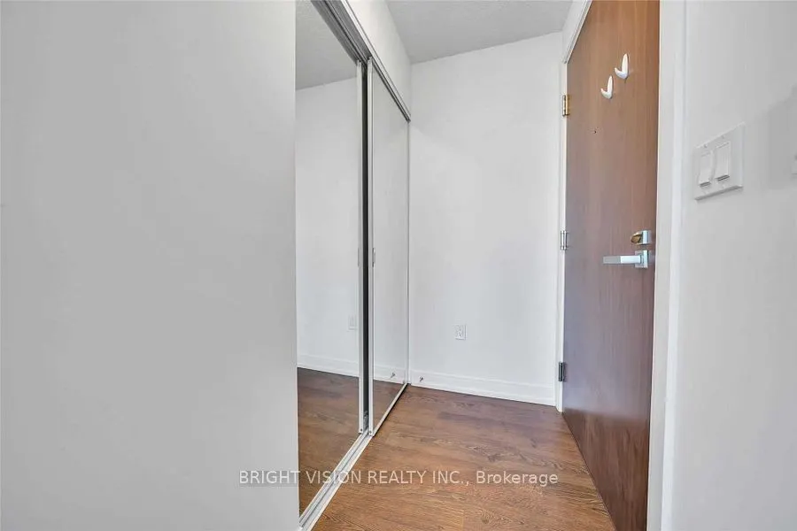 275 Village Green Square, #1922