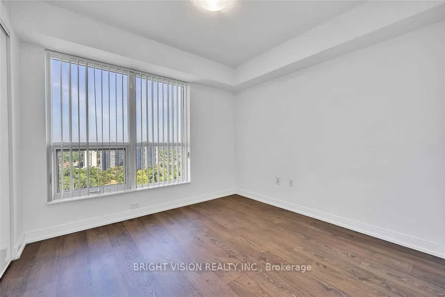 275 Village Green Square, #1922