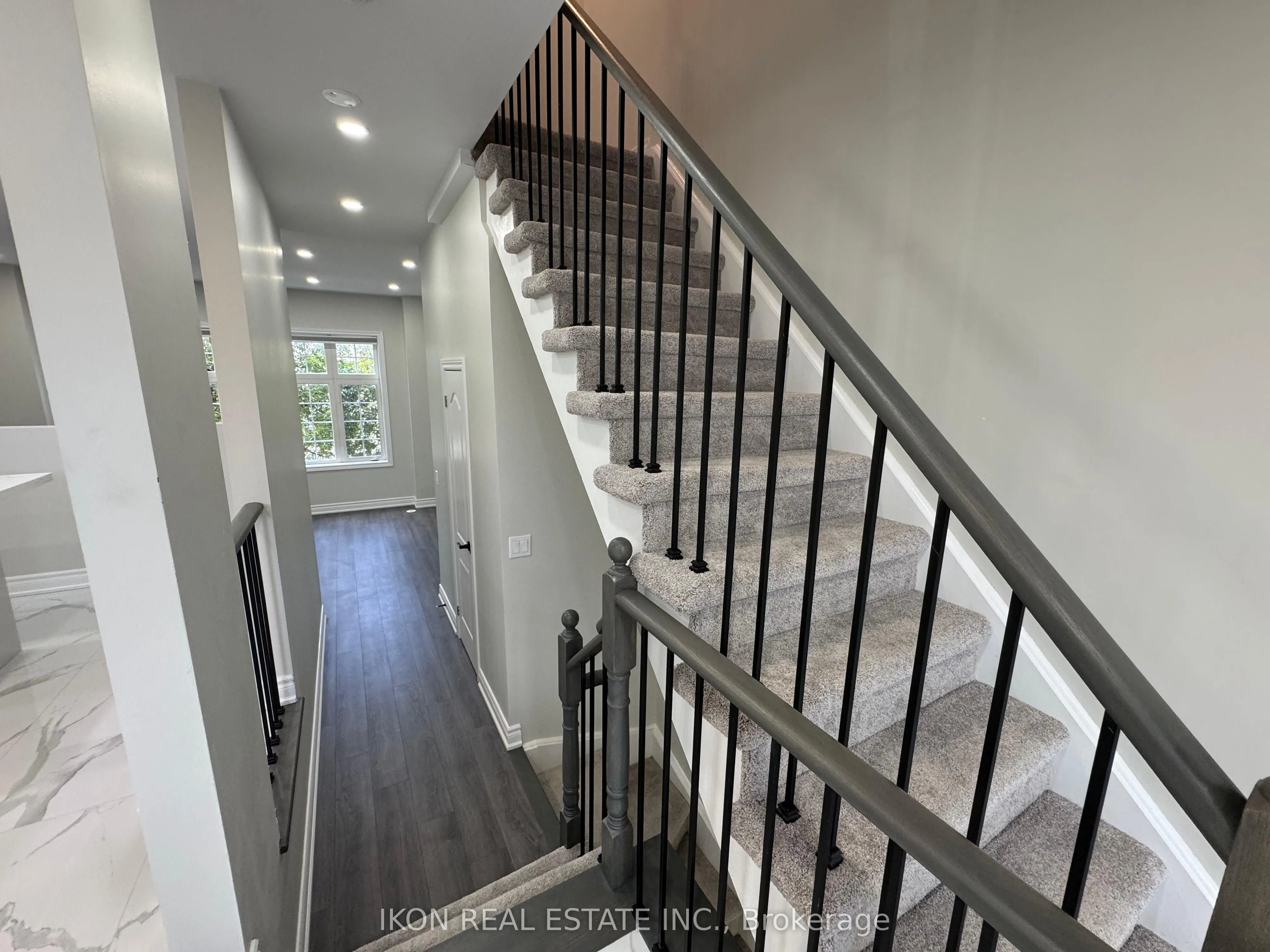 67 Sprucedale Way E, #32