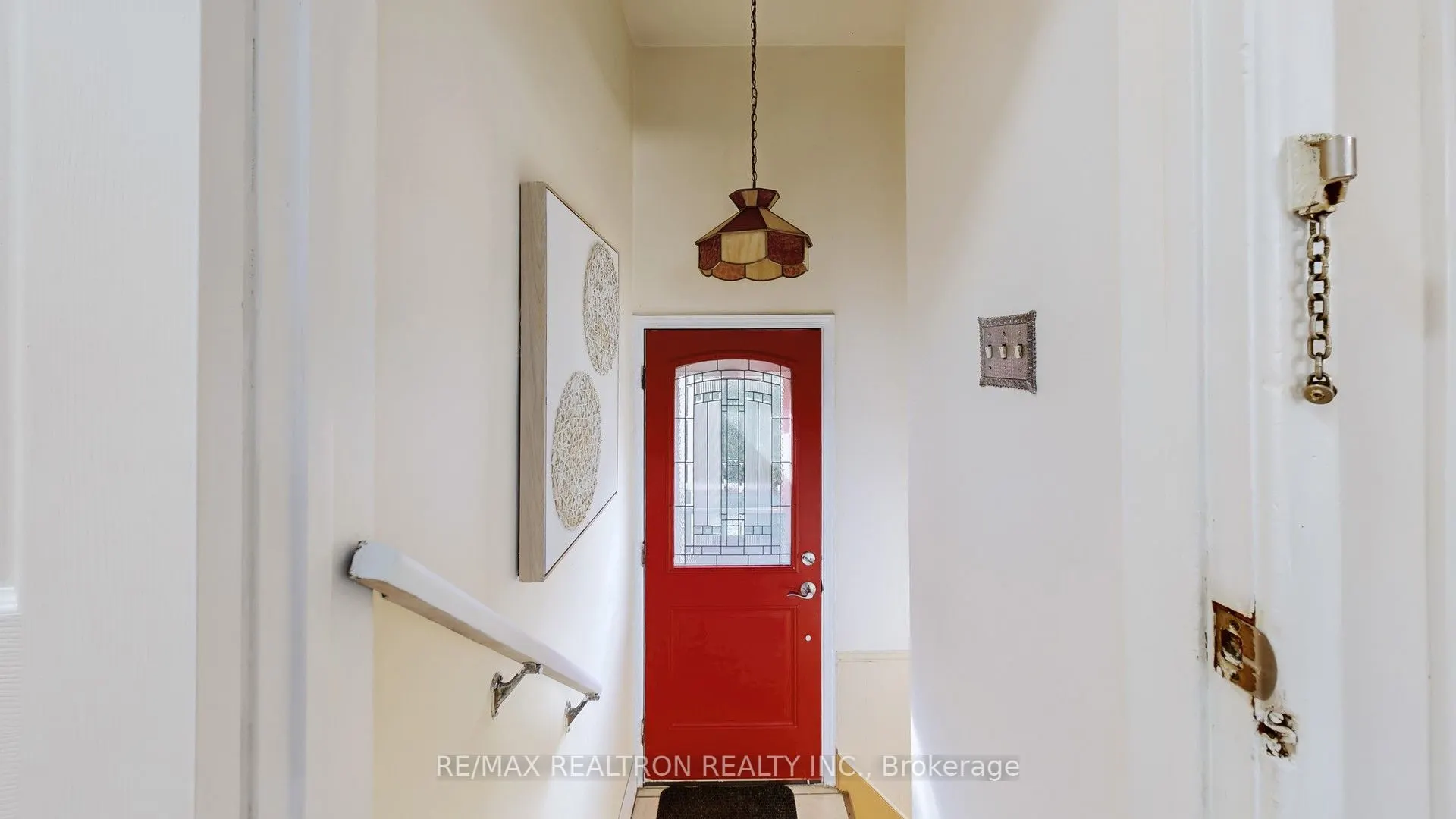 33 Savarin Street