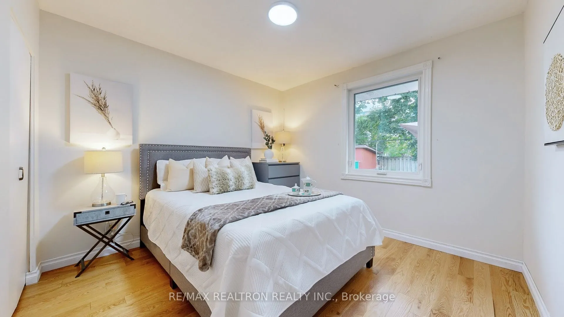 33 Savarin Street