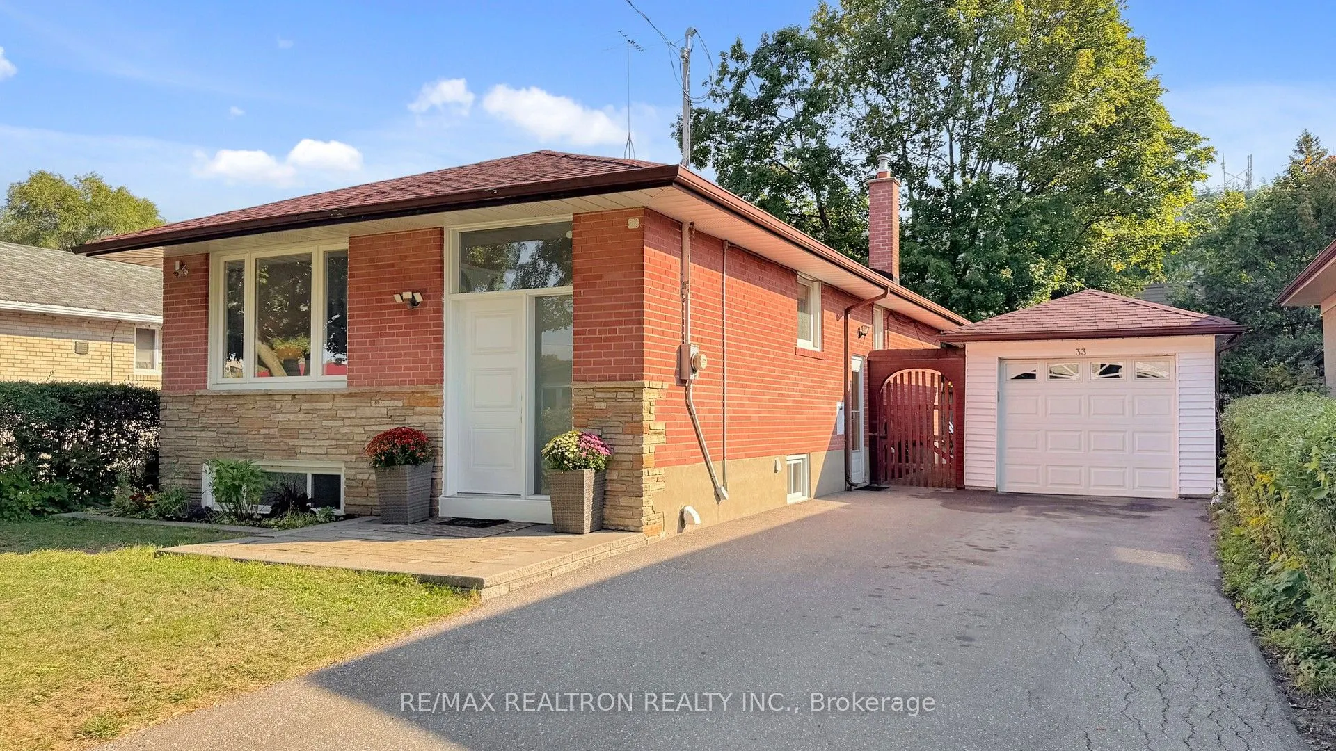 33 Savarin Street