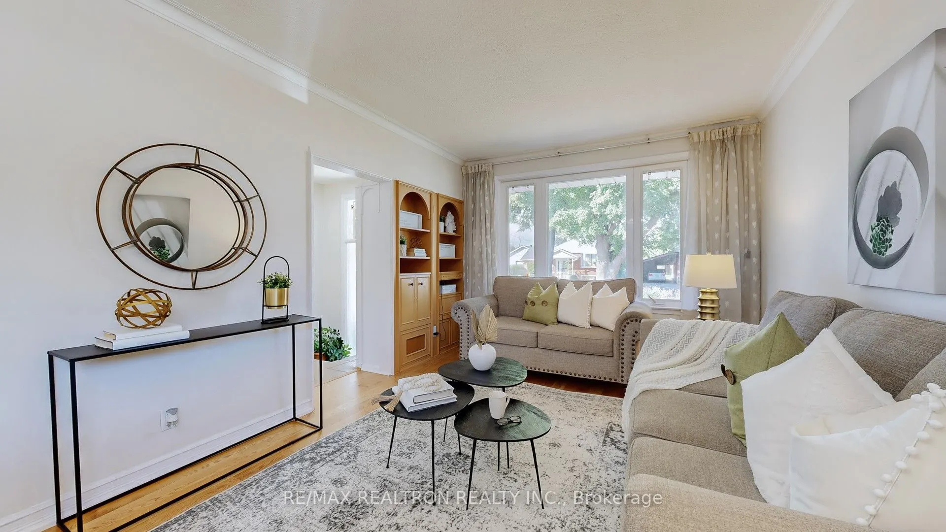 33 Savarin Street