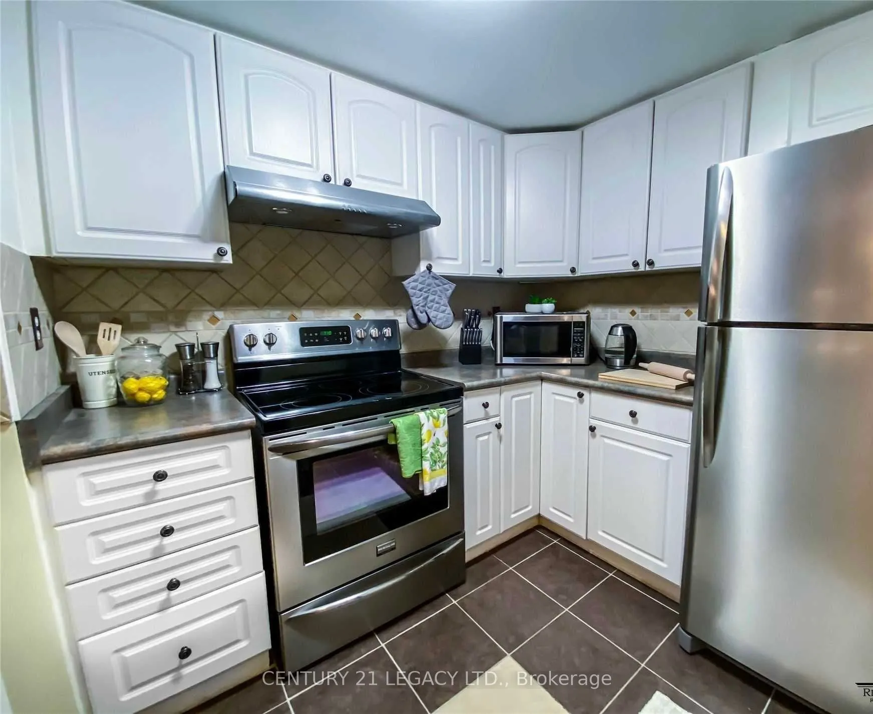 18 Lee Centre Drive, #802