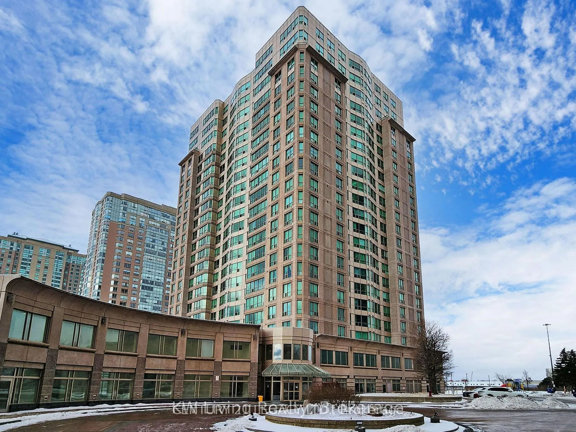 18 Lee Centre Drive, #802