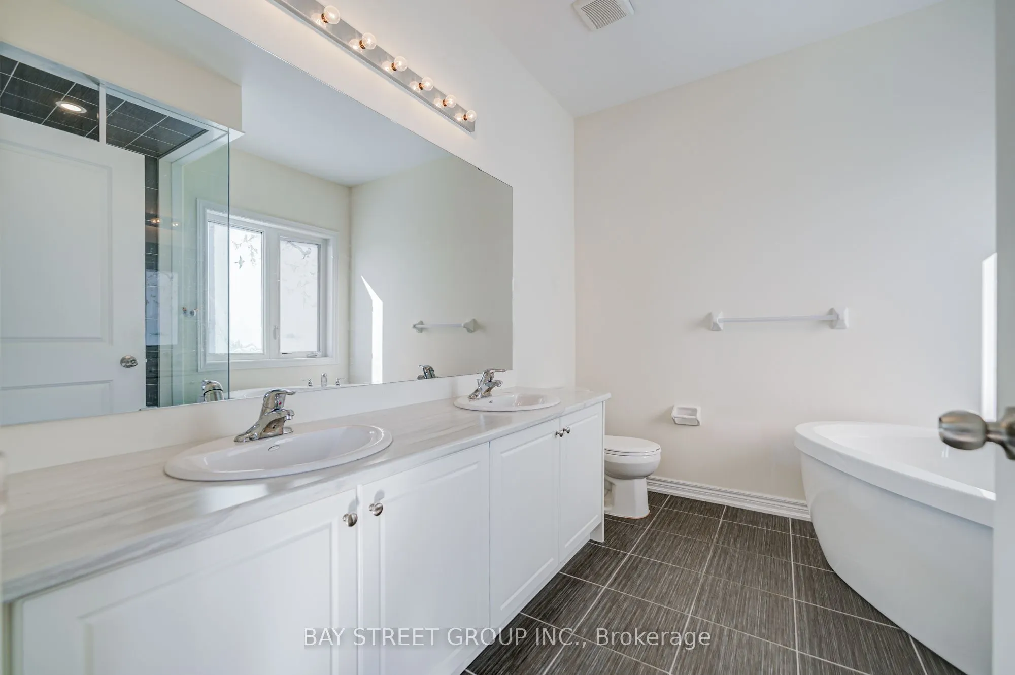 2643 Delphinium Trail