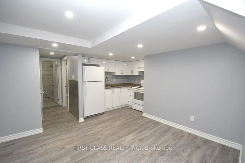 1506 Simcoe Street N, #B1