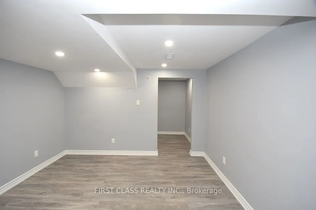 1506 Simcoe Street N, #B1