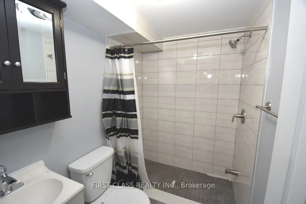 1506 Simcoe Street N, #B1