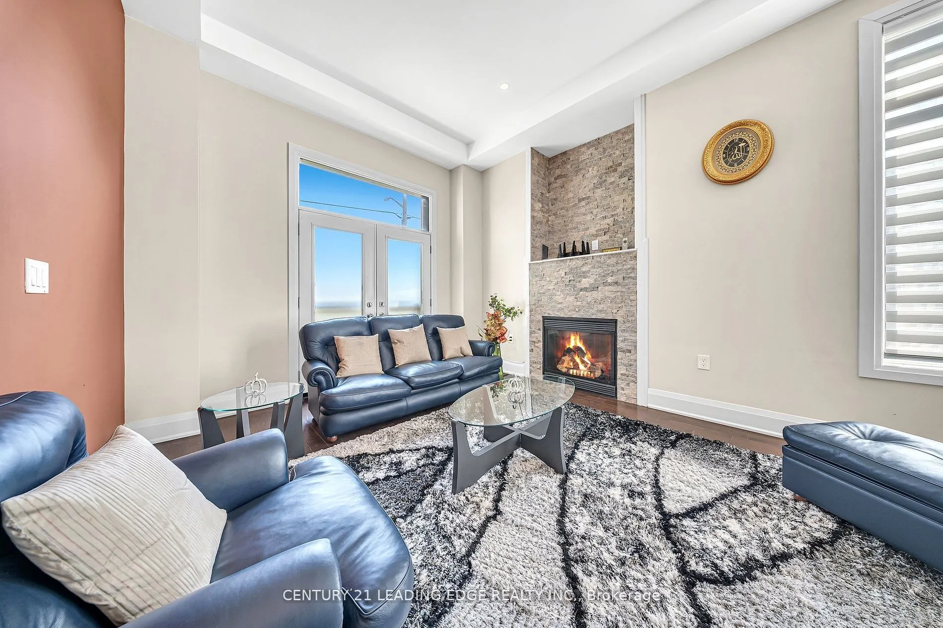 736 Hillview Crescent