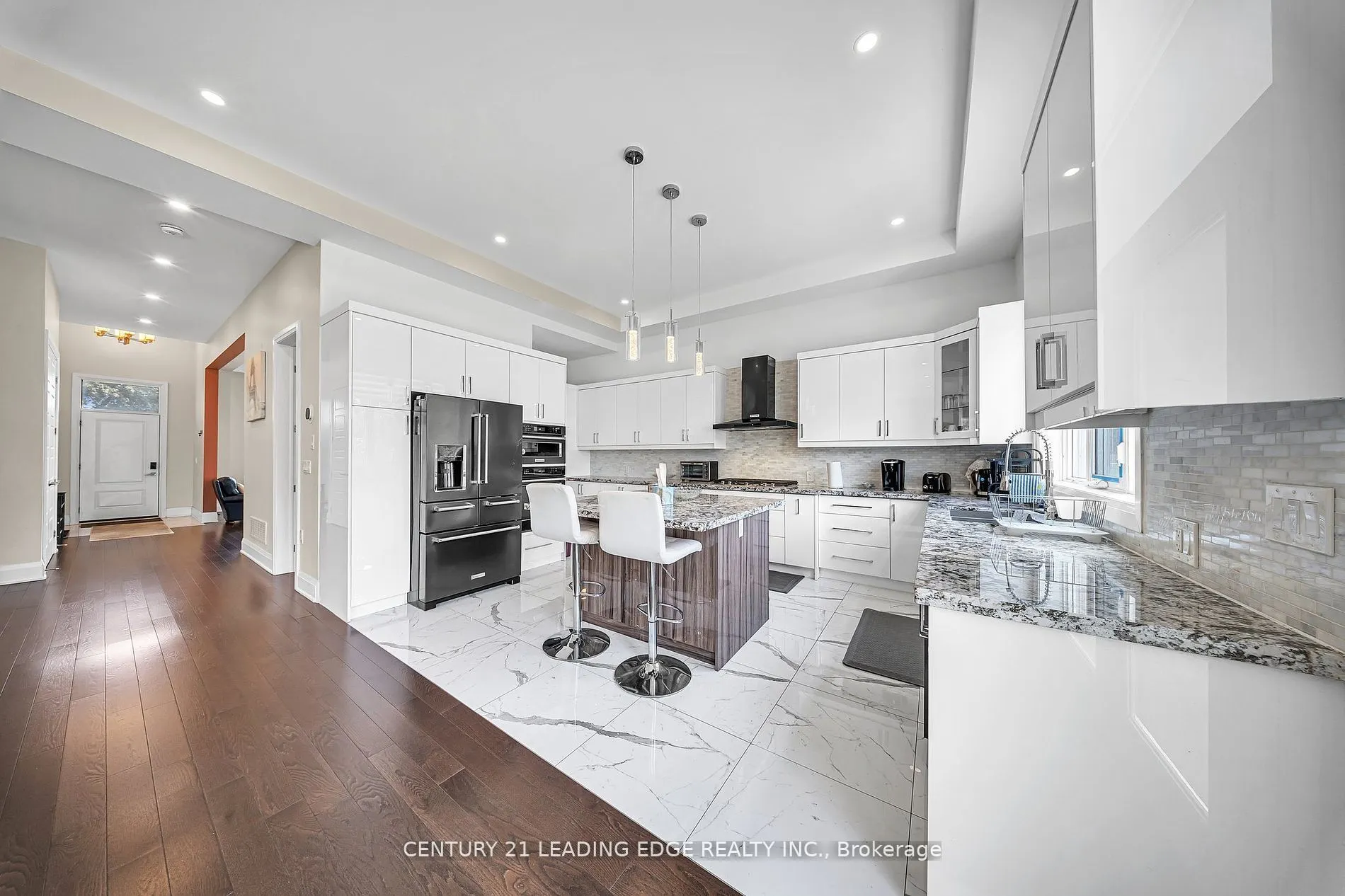 736 Hillview Crescent