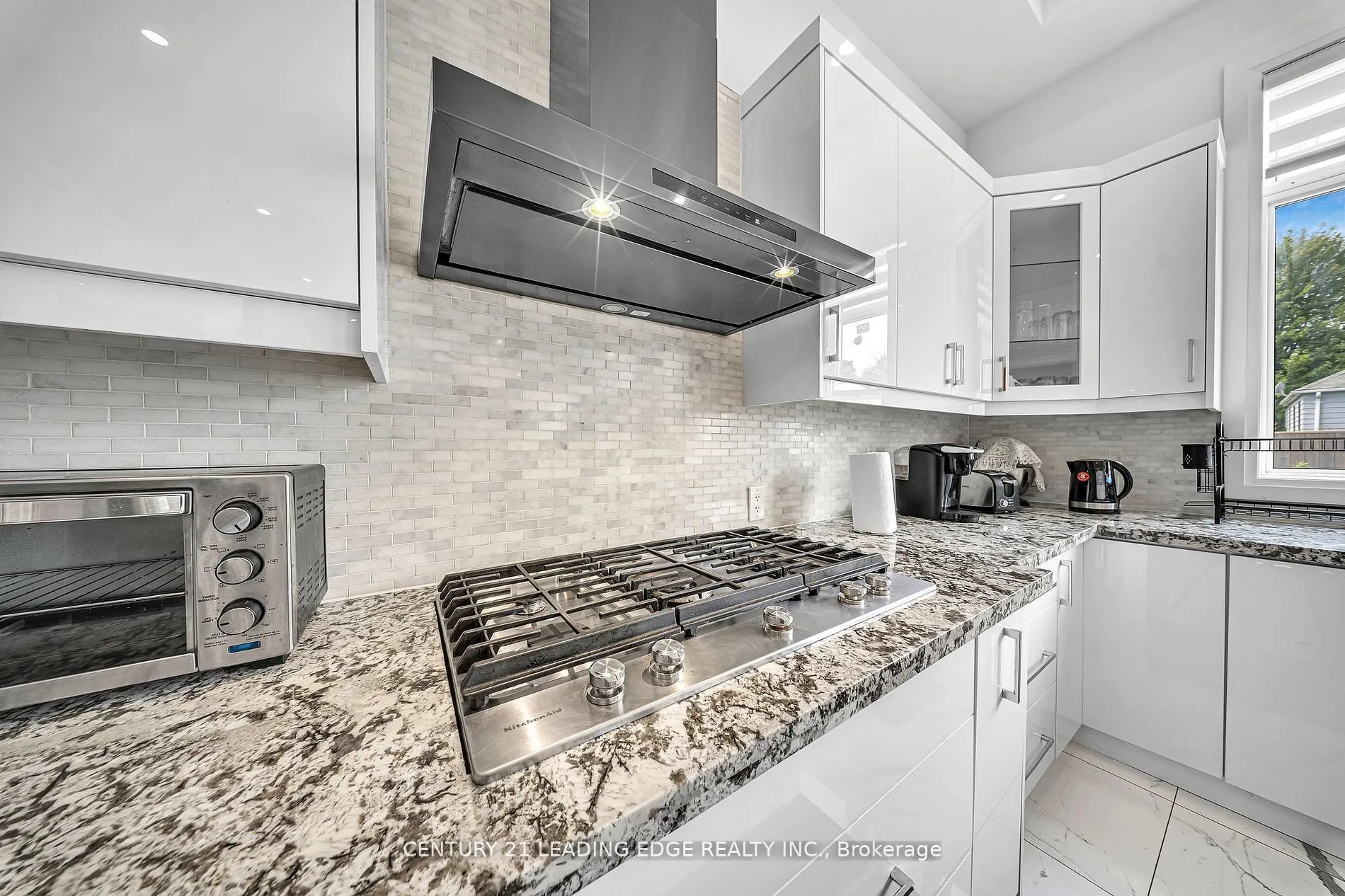 736 Hillview Crescent